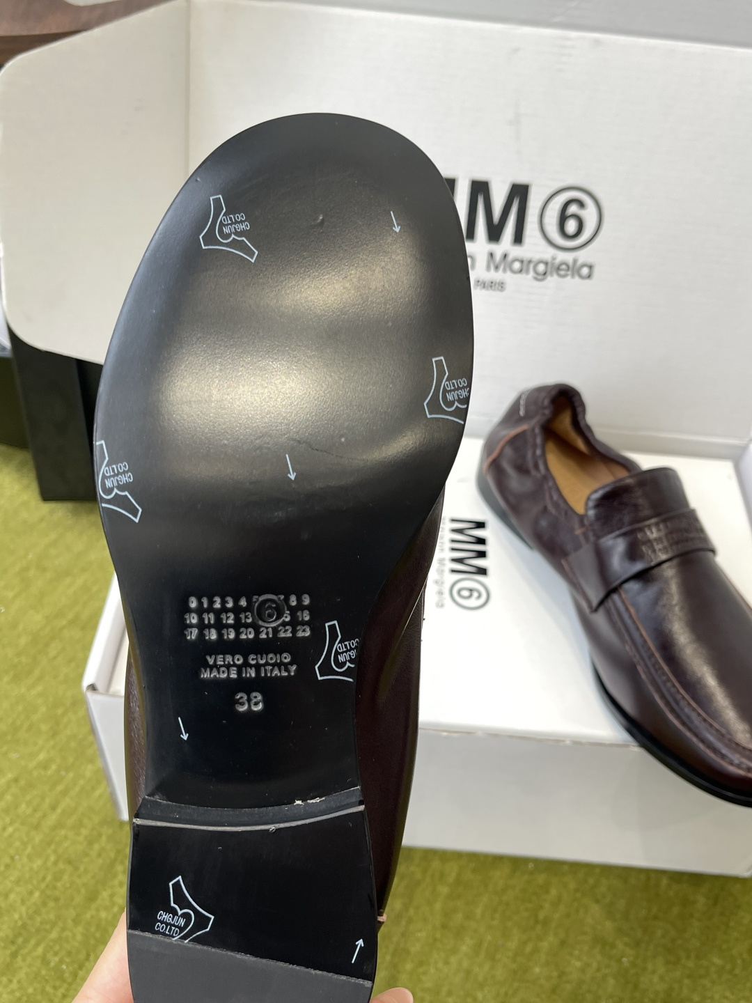 메종 마르지엘라(Maison Margiela) 애플 토 로고 2WAY 로퍼