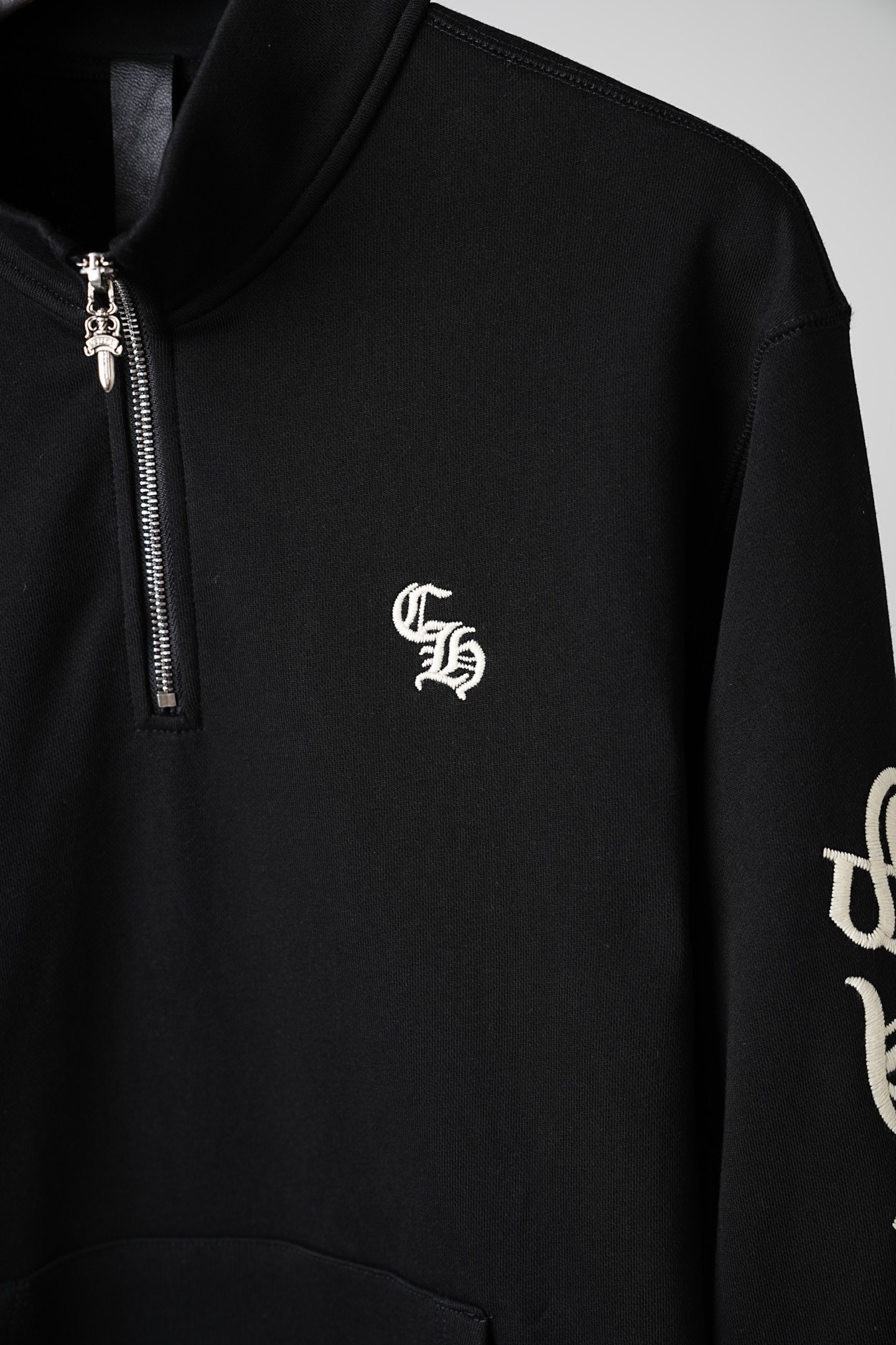 크롬하츠(CHROME HEARTS) 자수 하프집업 맨투맨 상의 의류