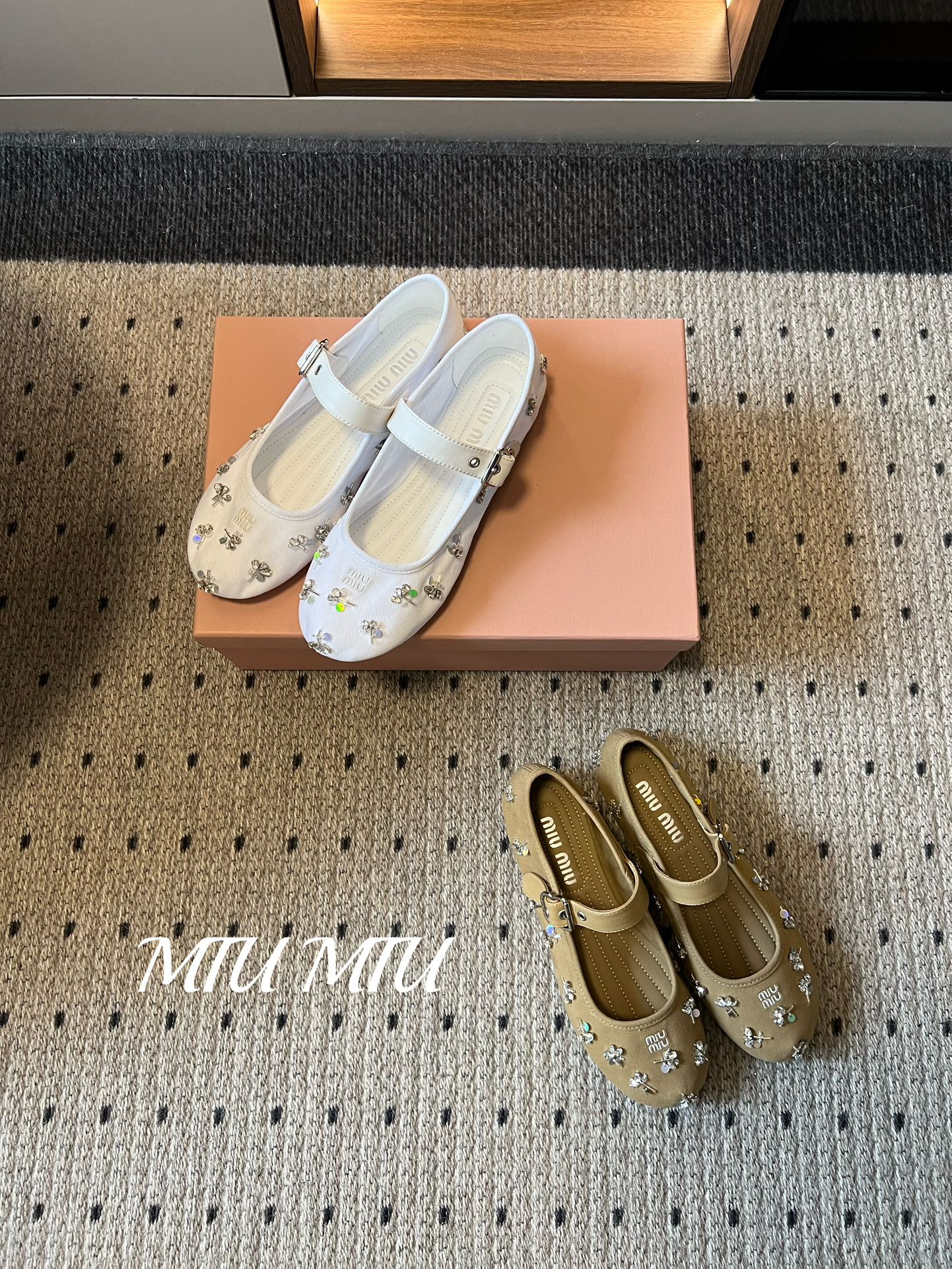 미우미우(MIU MIU) 큐빅 플라워 메리제인 슈즈 신발 복제