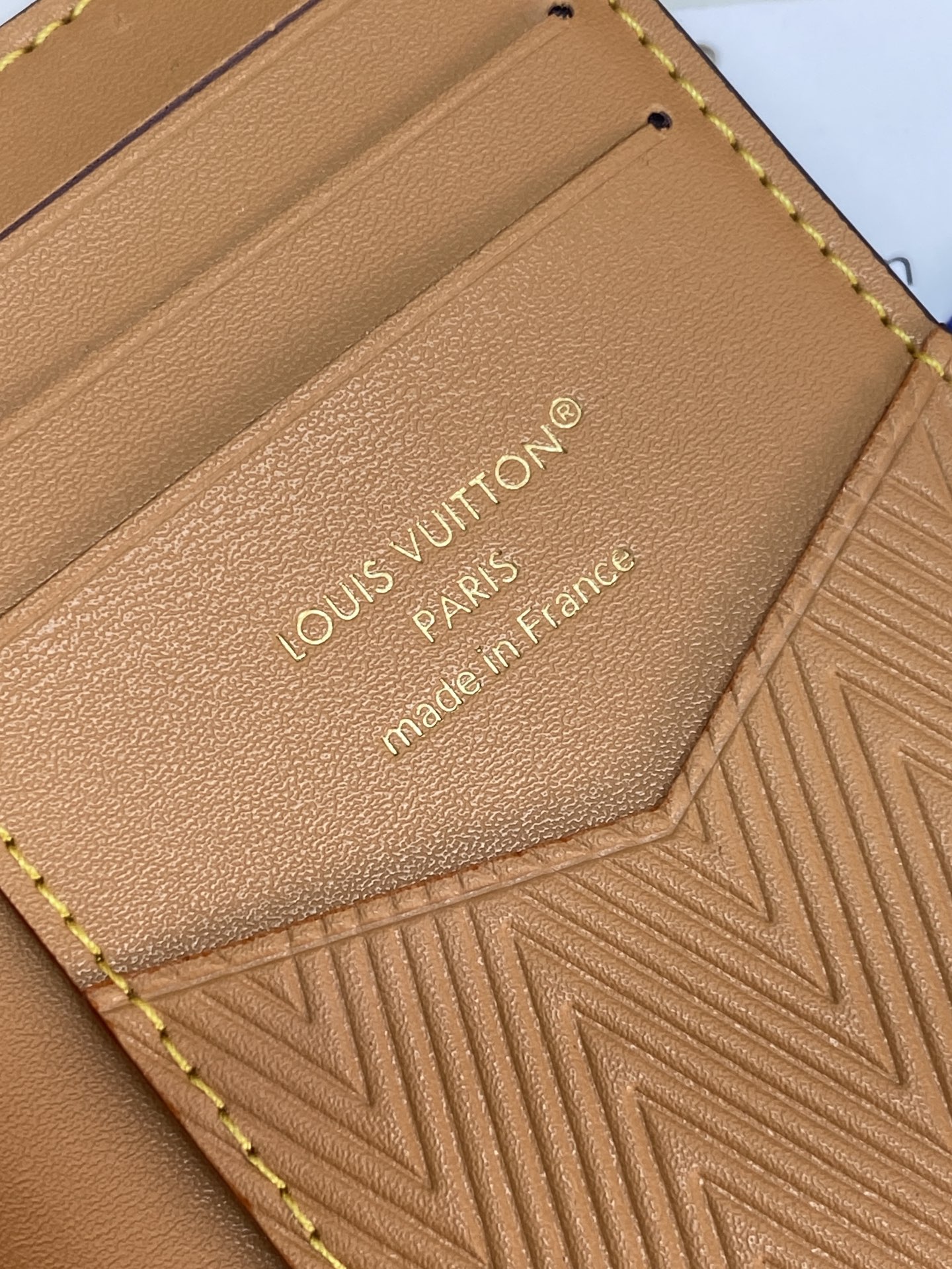 [Louis Vuitton] LV Packaging 루이비통 쇼퍼백 모티브 포켓 월렛 모노그램 (칩 내장형) 지갑 M2A495