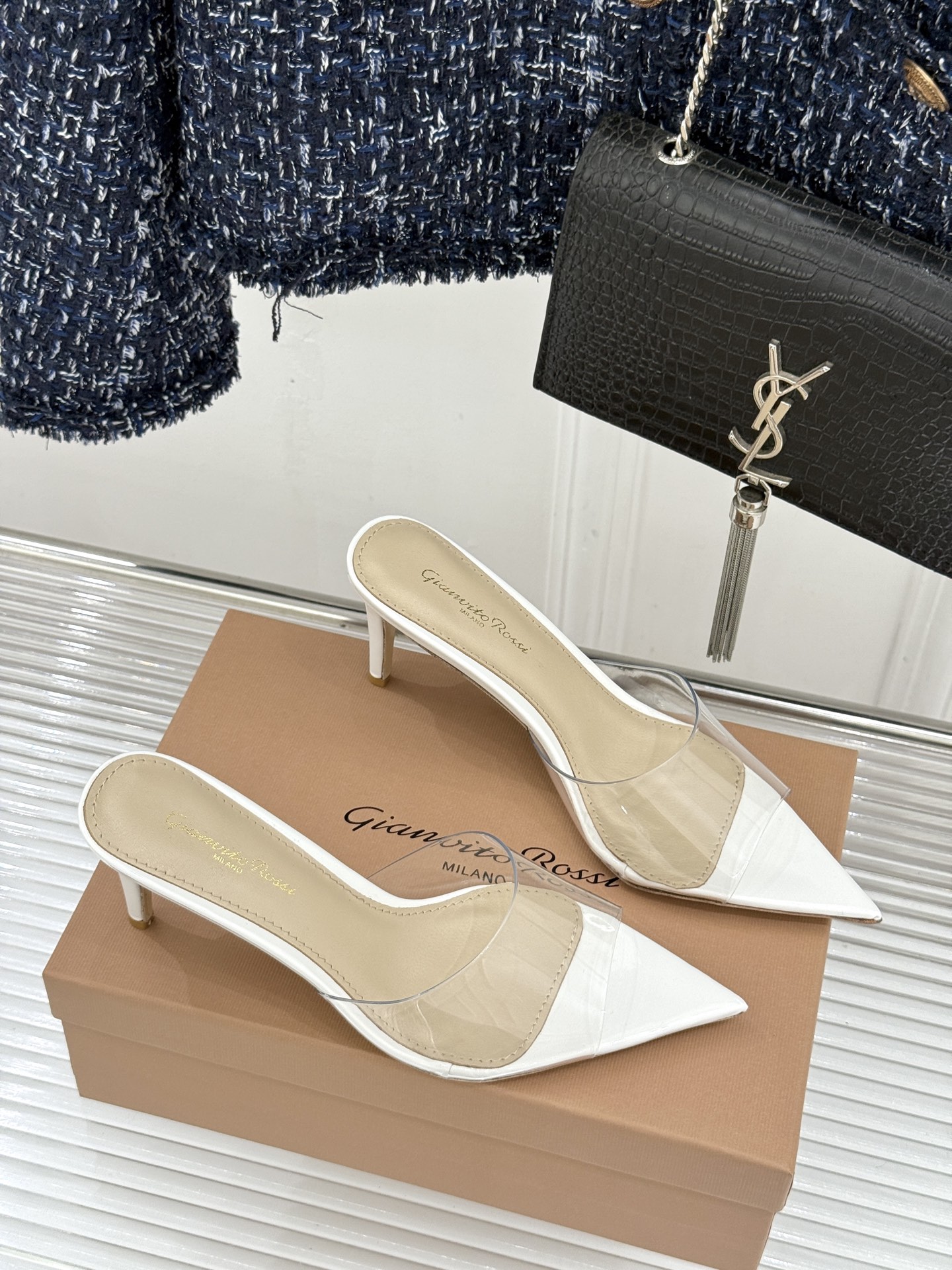 지안비토 로시(Gianvito Rossi) 포인티드 토 힐 슬리퍼 신발