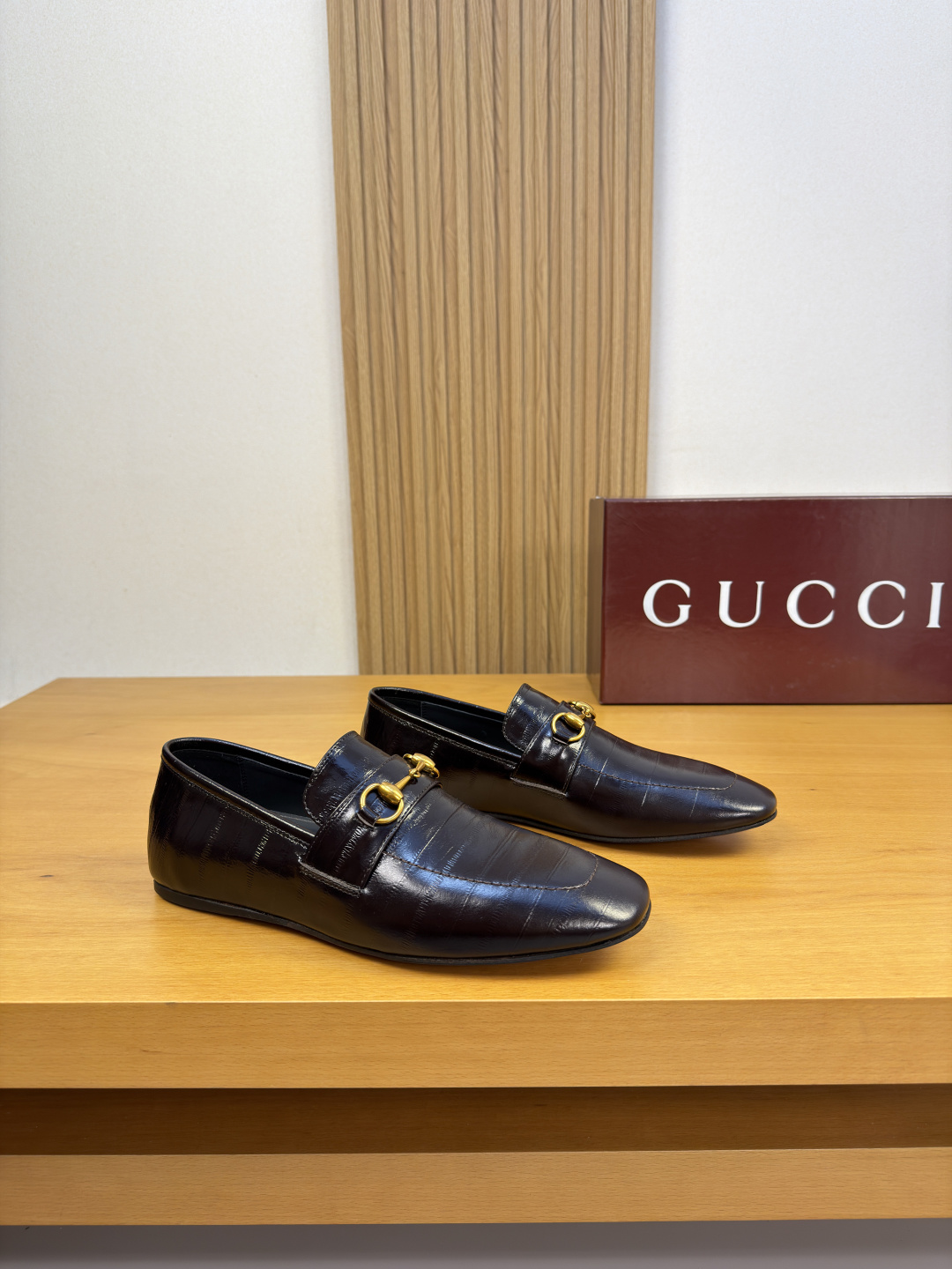 GUCCI 구찌 세로 스트라이프 나파 소가죽 로퍼 구두 신발