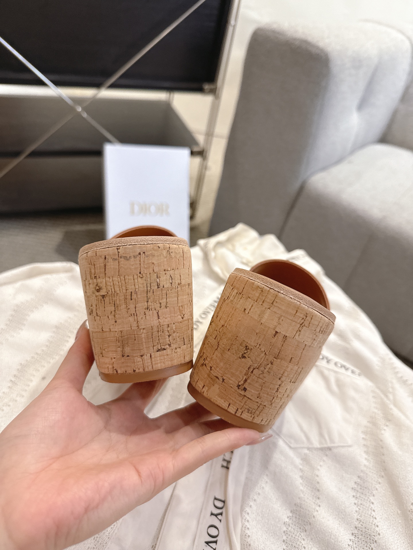 디올(DIOR) 로고 자수 플랫폼 웨지 슬리퍼 신발