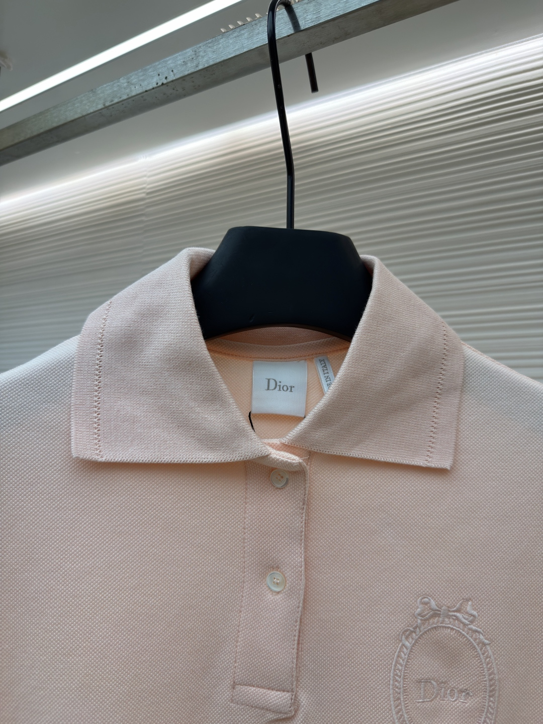 디올(DIOR) 메달리온 로고 자수 반팔 폴로 티셔츠 상의 의류