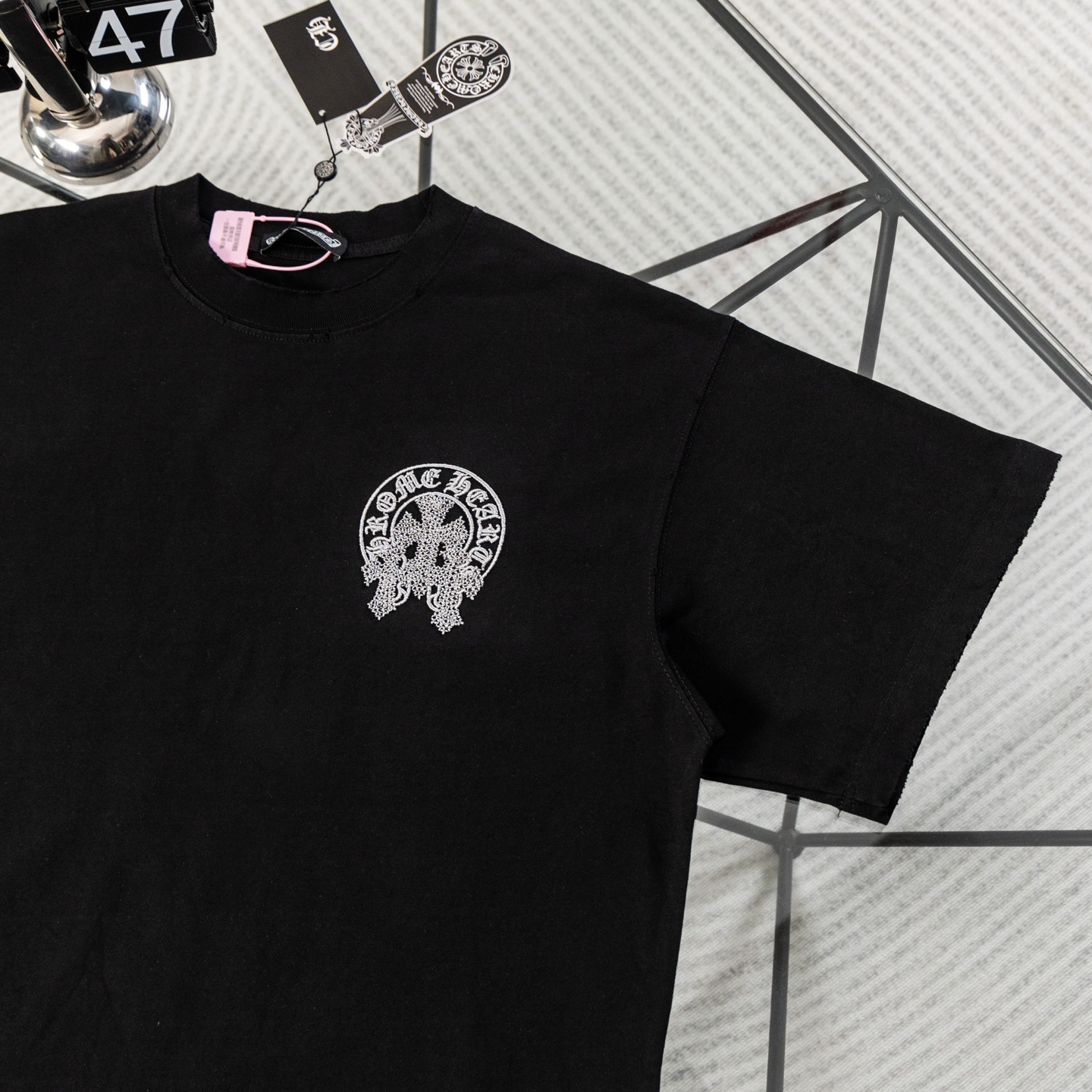 크롬하츠(CHROME HEARTS) 고딕 자수 반팔 티셔츠 의류