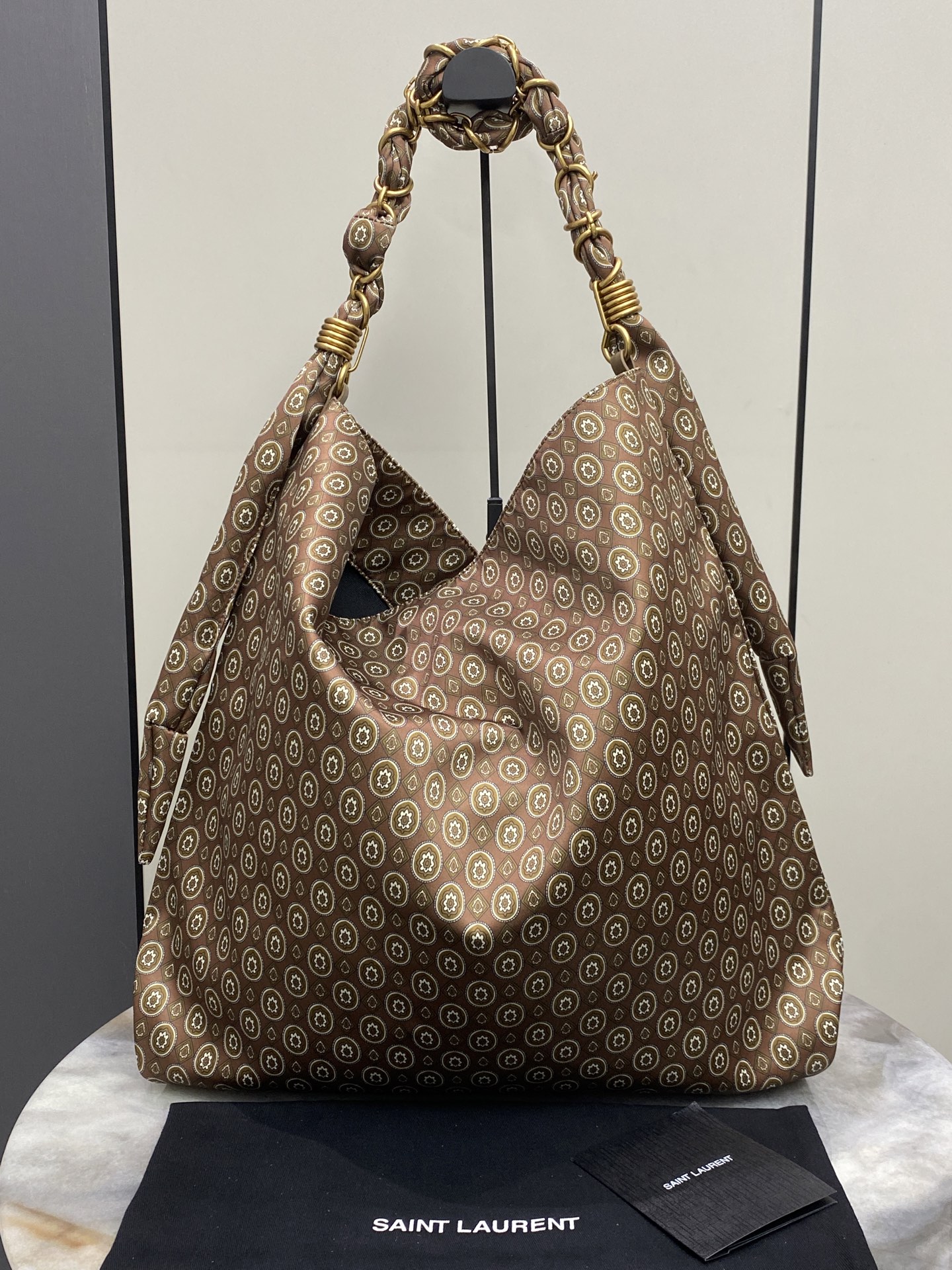 YSL 생로랑 메달 자카드 보헤미안 쇼퍼백 가방