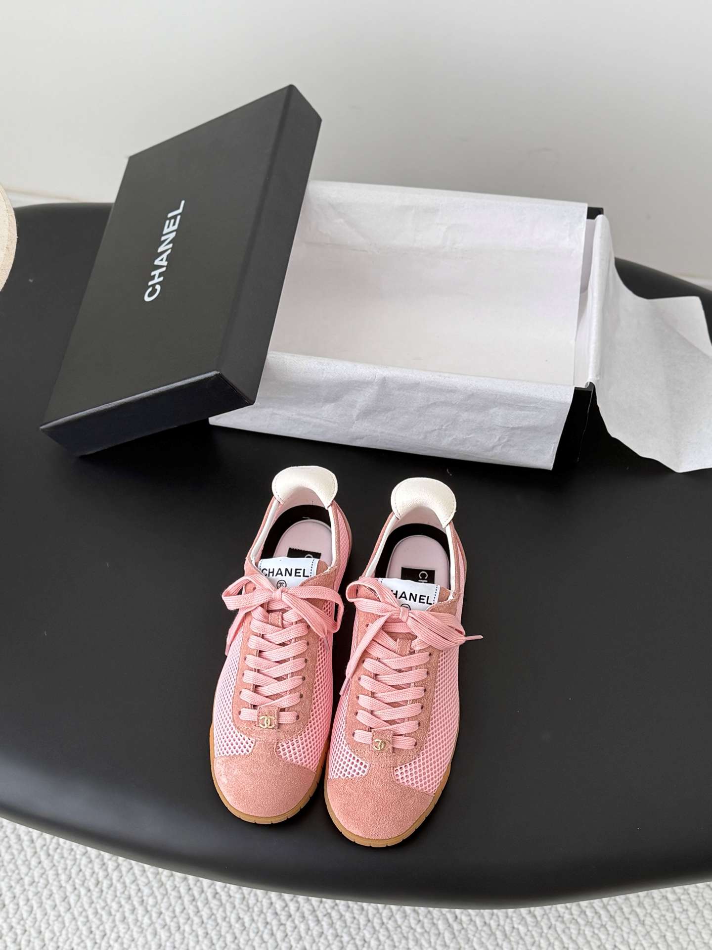 샤넬(CHANEL) 메쉬 스웨이드 배색 로우탑 스니커즈 신발