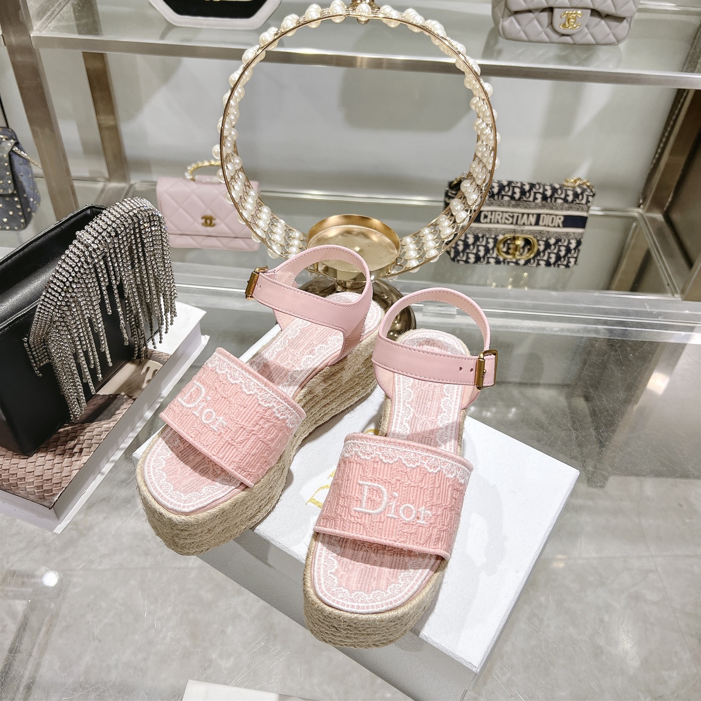 디올(DIOR) Dway 로고 자수 에스파드류 웨지 샌들 신발