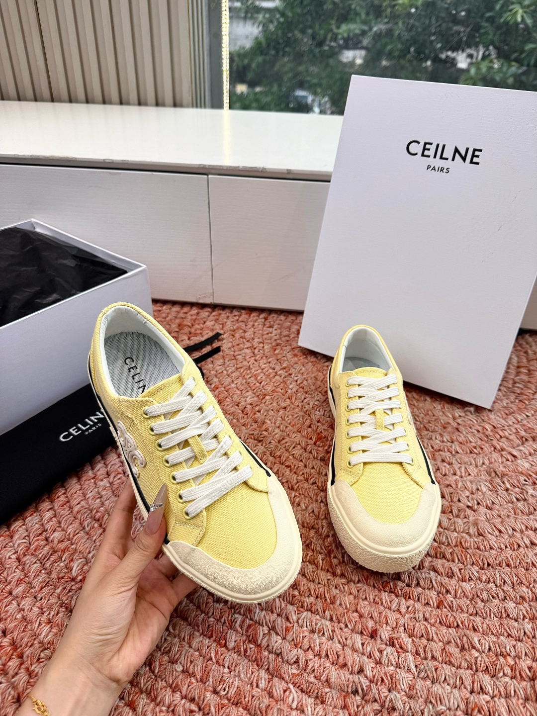셀린느(CELINE) 트리오페 로고 플랫폼 캔버스 스니커즈 신발