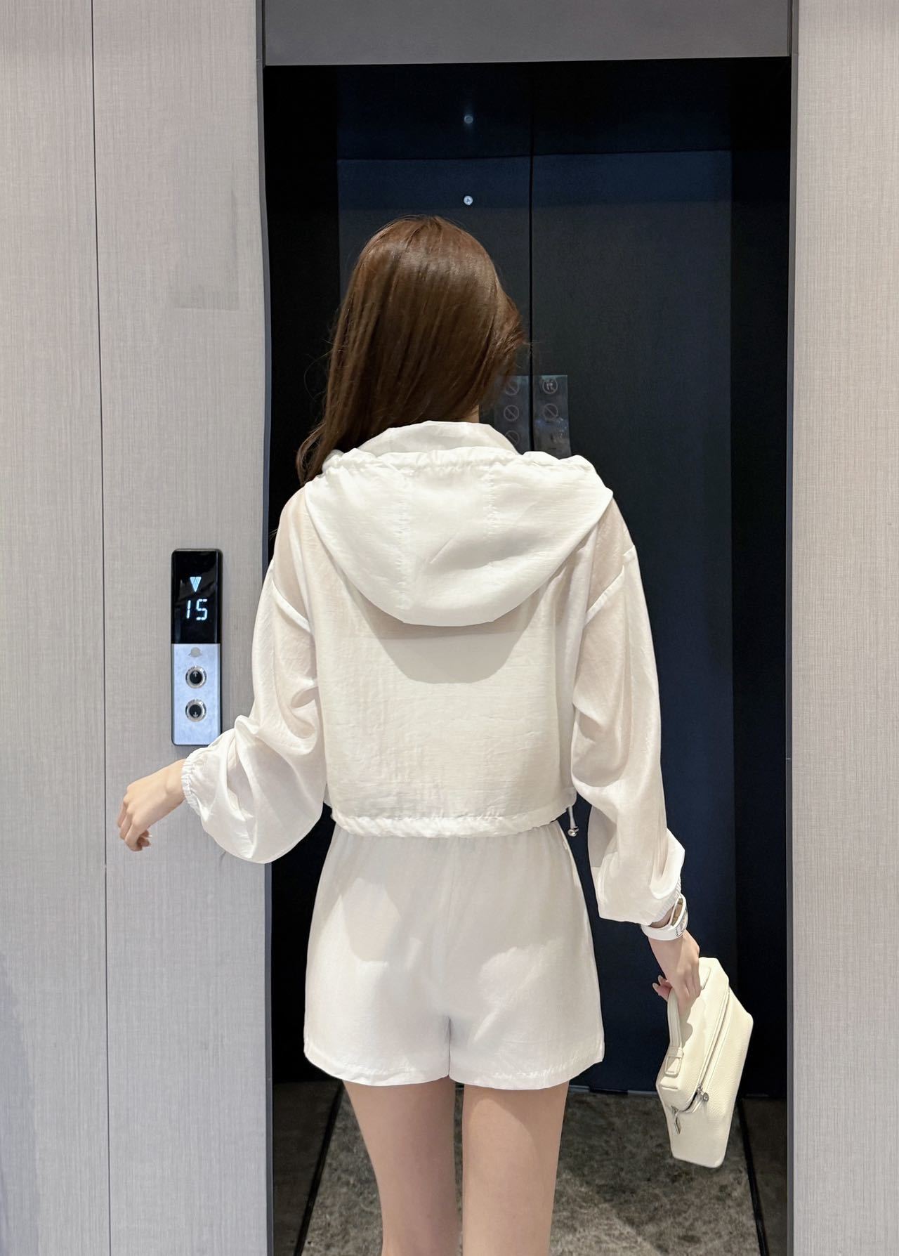 miumiu 미우미우 26SS 하이엔드 텍스처 바람막이 선케어 자켓 재킷 + 반바지 세트업 의류
