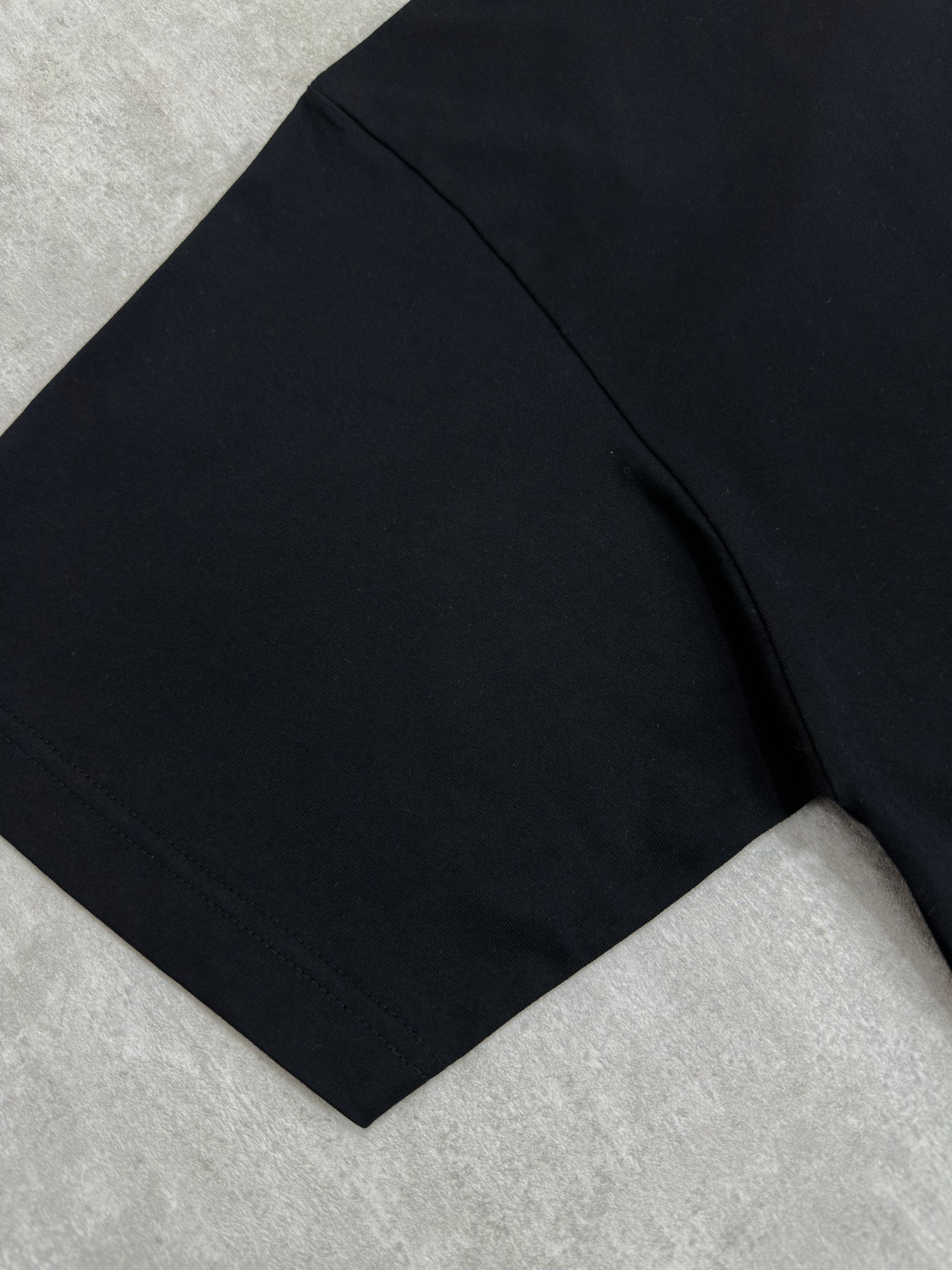 발렌시아가(BALENCIAGA) 크랙 레터링 프린트 반팔 티셔츠 의류