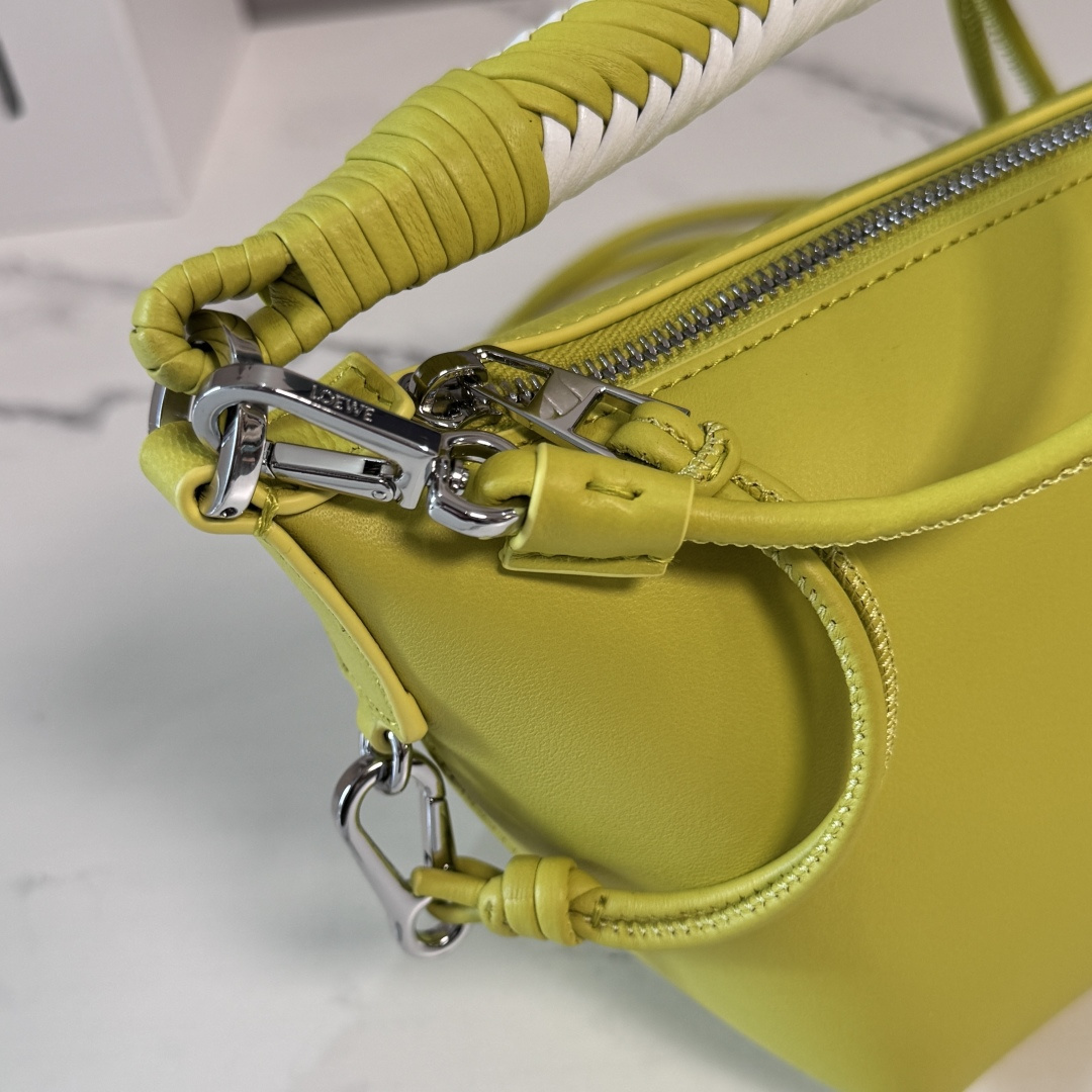 LOEWE 로에베 미니 소프트 나파 카프스킨 cala 칼라 백 가방 / 262616