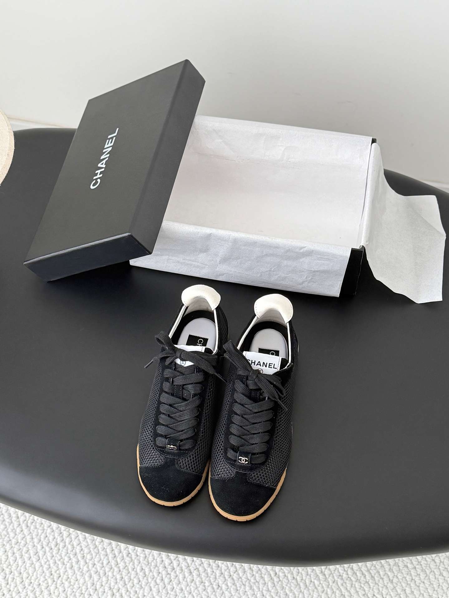 샤넬(CHANEL) 메쉬 스웨이드 배색 로우탑 스니커즈 신발