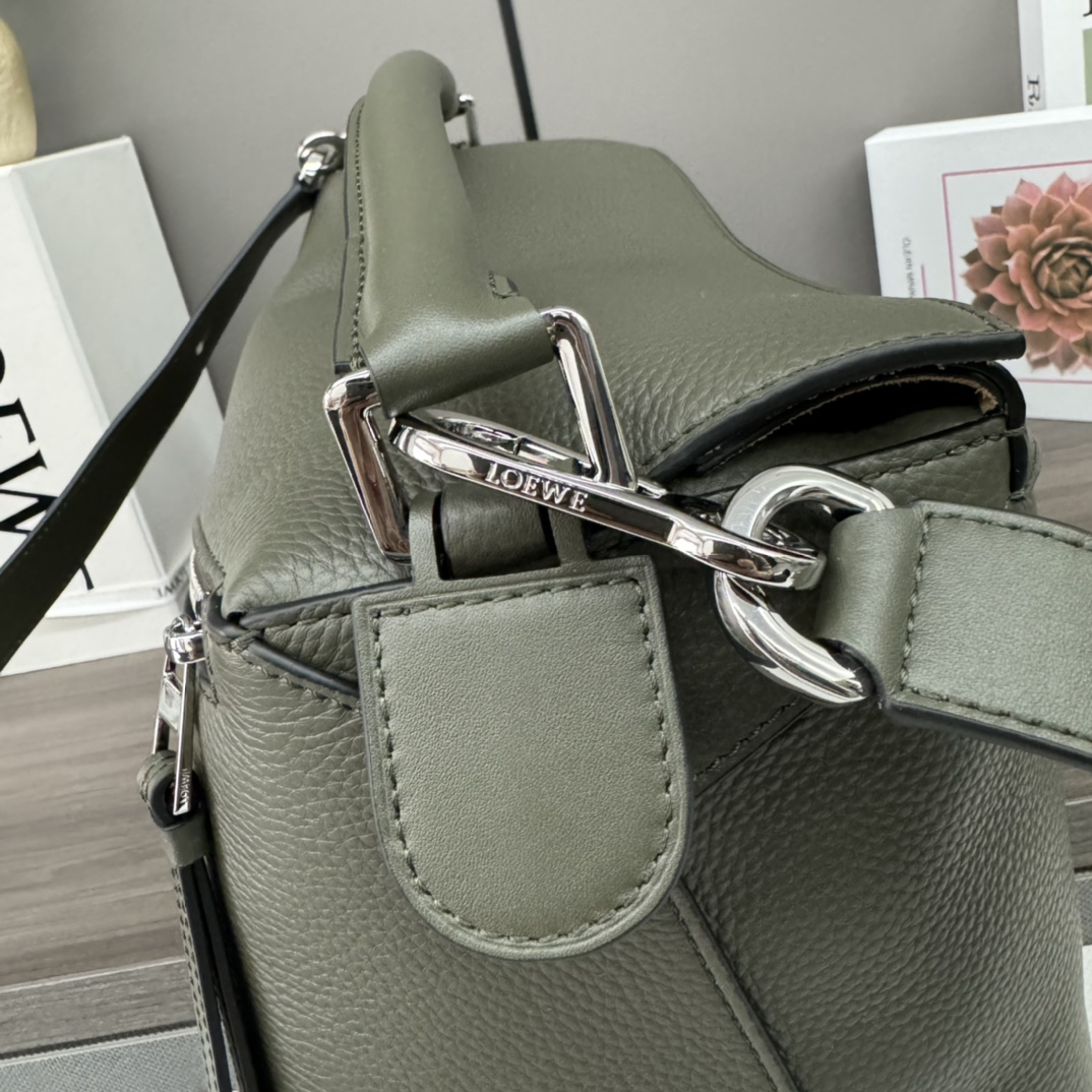 Loewe Puzzle Edge 로에베 퍼즐 라지 백 가방