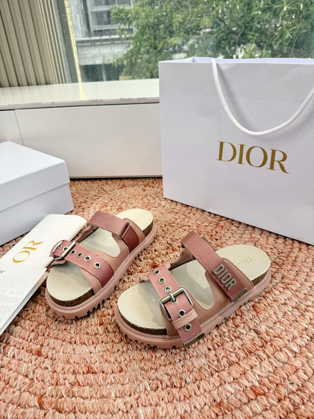 디올(DIOR) CD 버클 슬리퍼 신발