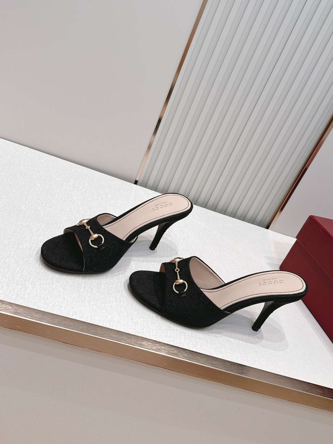 구찌(GUCCI) 홀스빗 모노그램 뮬 힐 신발
