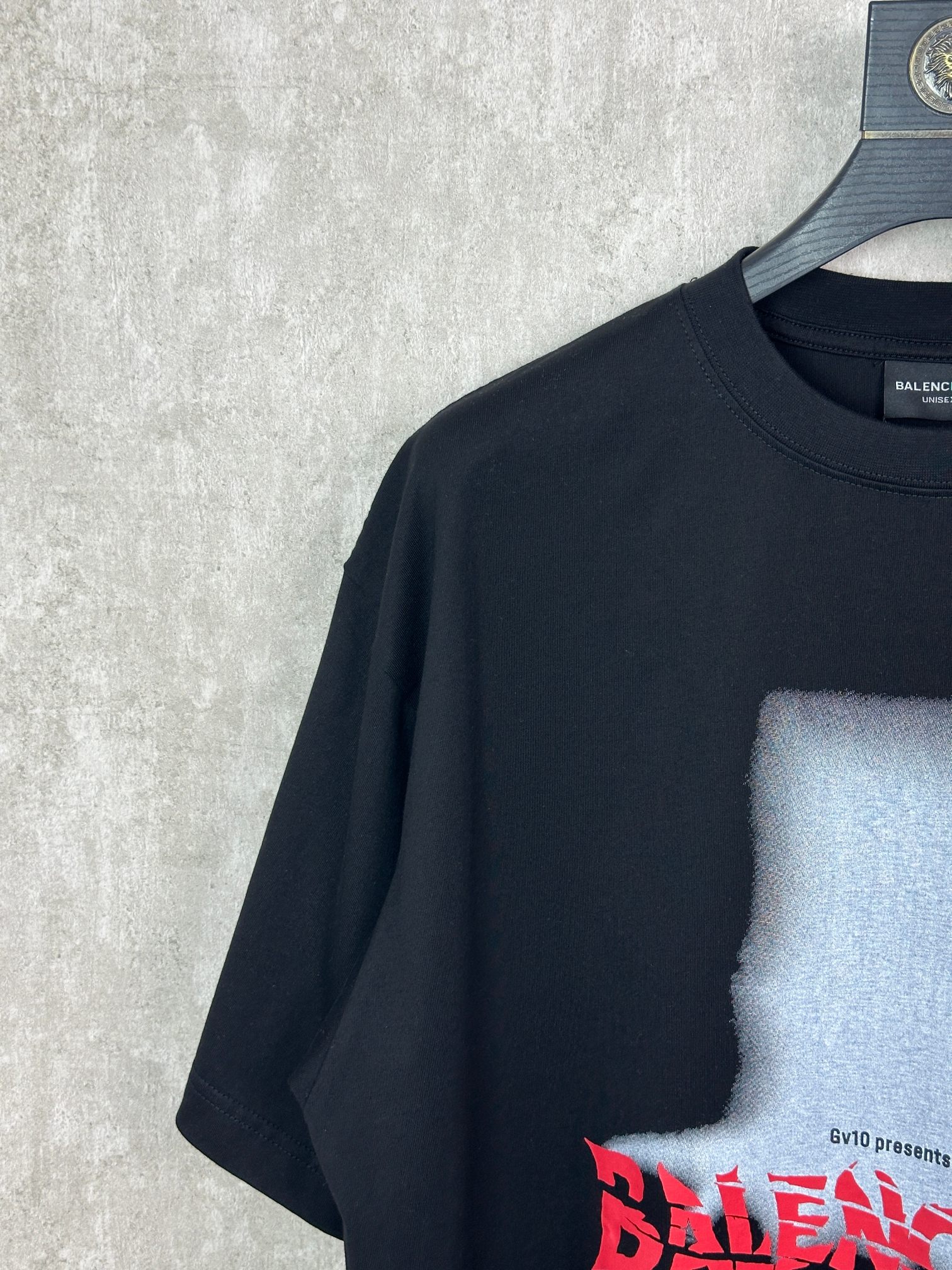 발렌시아가(BALENCIAGA) 크랙 레터링 프린트 반팔 티셔츠 의류