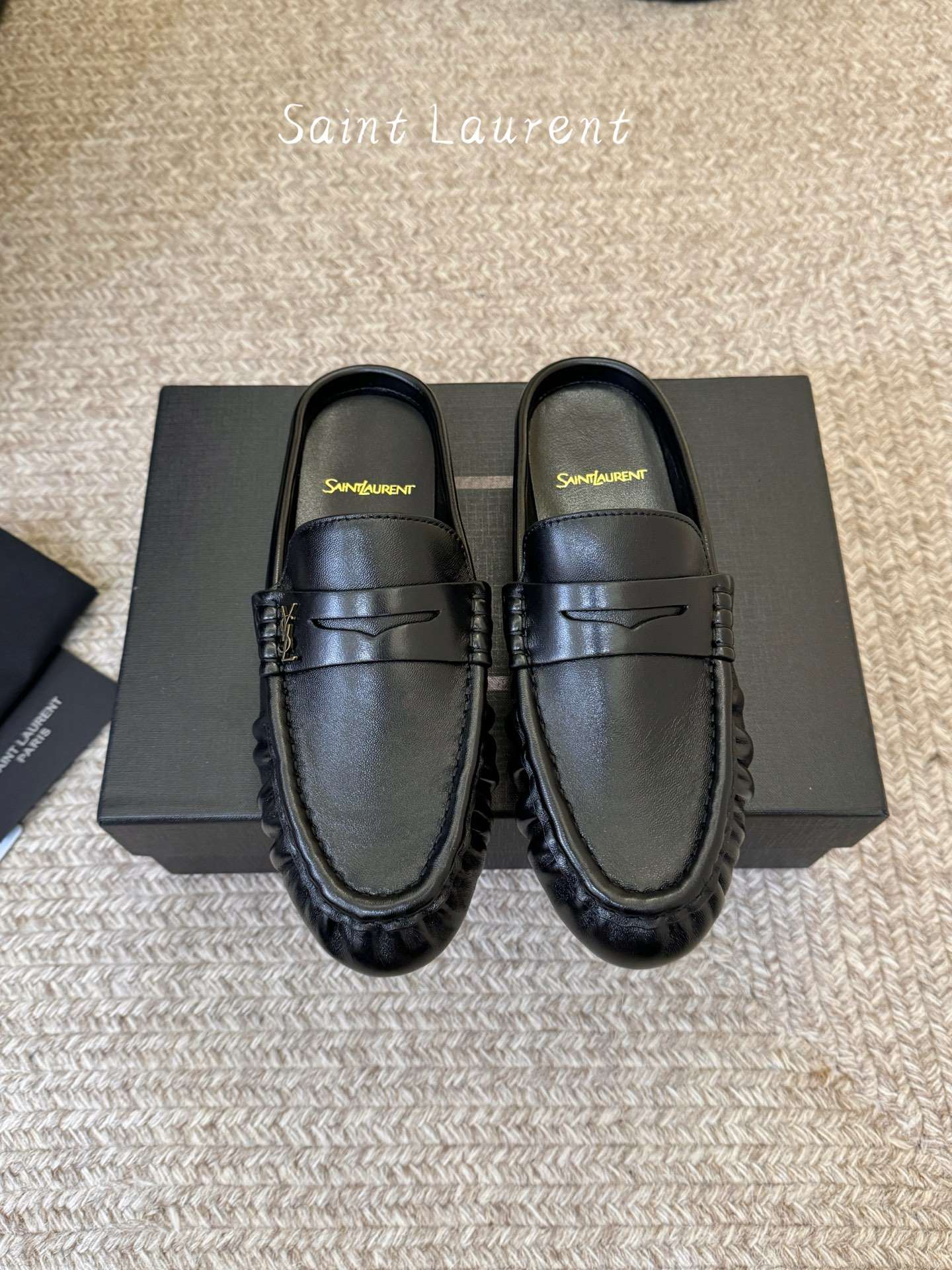 생로랑(SAINT LAURENT) 카프 레더 페니 백리스 로퍼 신발
