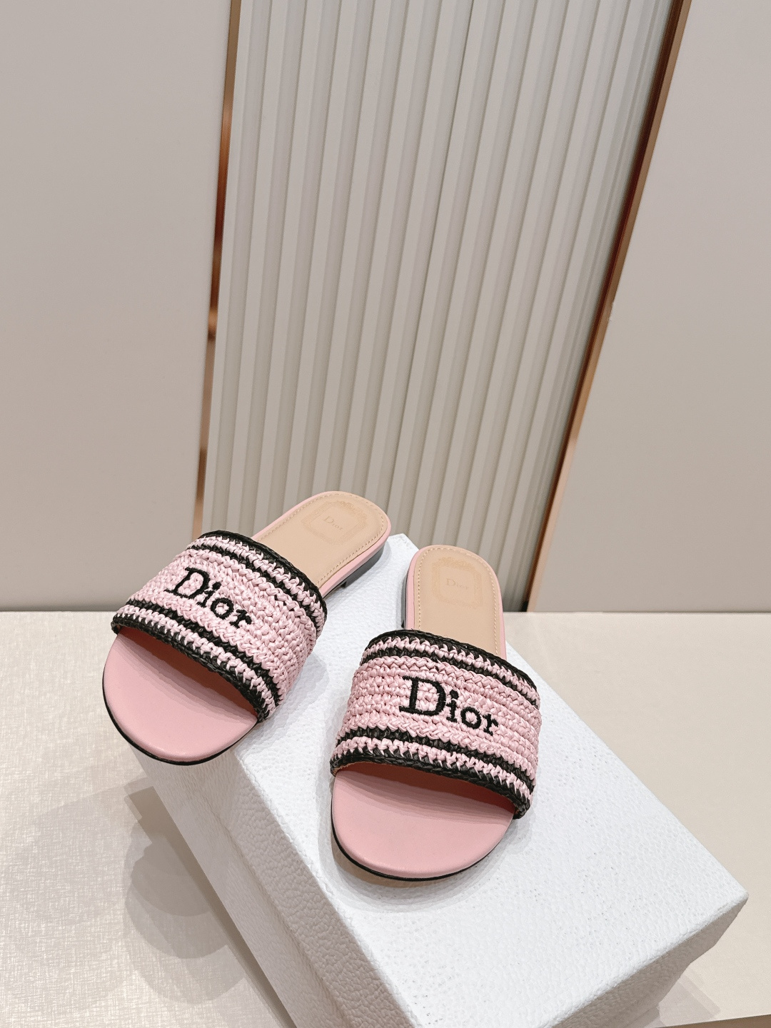 디올(DIOR) 라피아 위빙 슬라이드 샌들 신발