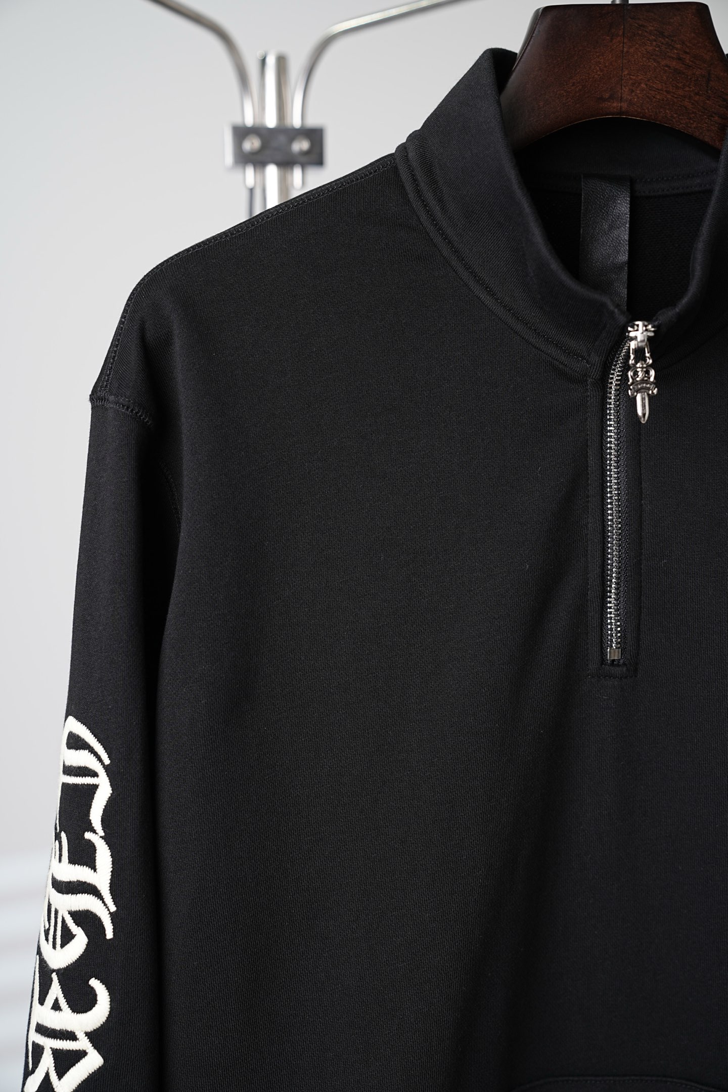 크롬하츠(CHROME HEARTS) 자수 하프집업 맨투맨 상의 의류