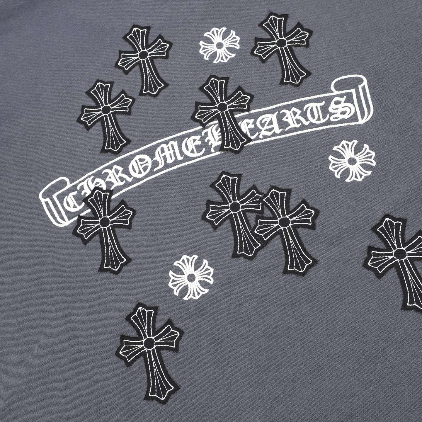 크롬하츠(CHROME HEARTS) 고딕 레터링 멀티 크로스 반팔 티셔츠 상의 의류