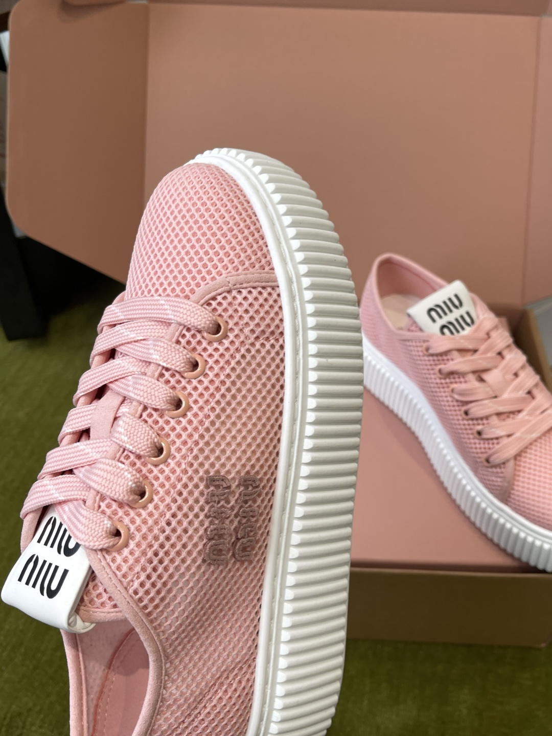 미우미우(MIU MIU) 메쉬 플랫폼 스니커즈 신발
