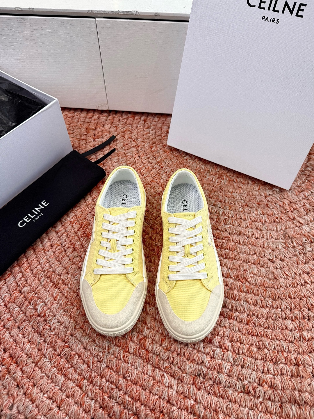 셀린느(CELINE) 트리오페 로고 스니커즈 신발