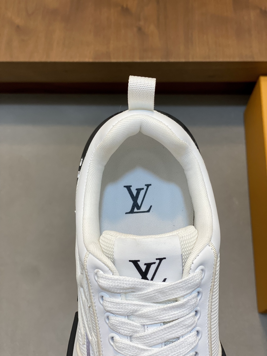[Louis Vuitton] LV 루이비통 스크립트 로고 LV 트레이너 스니커즈 신발