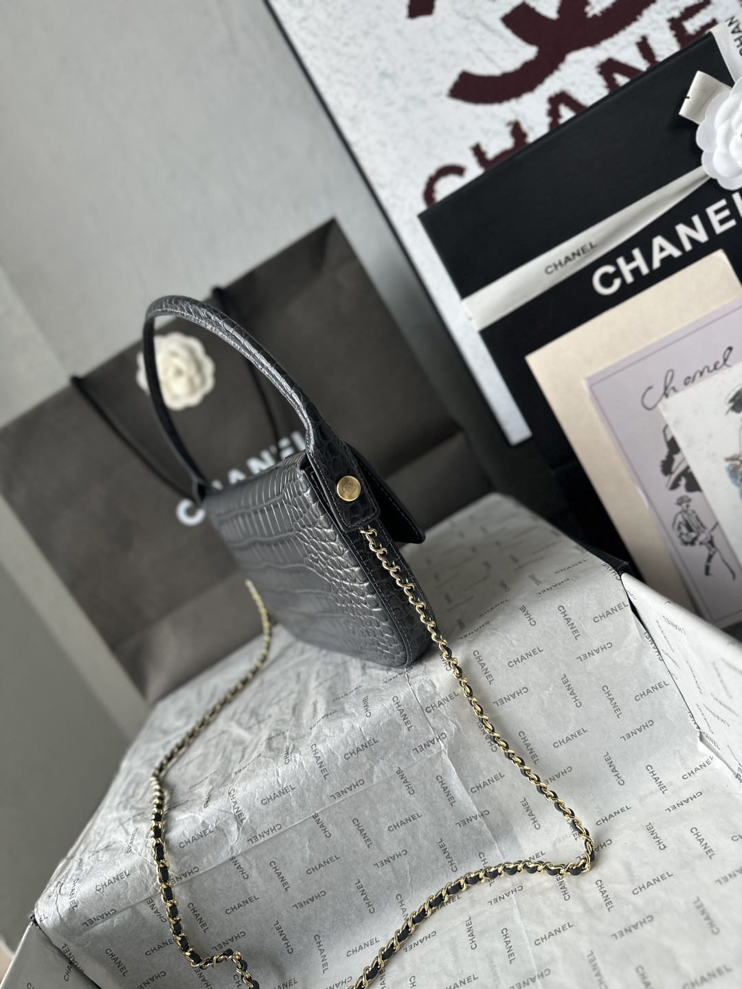 CHANEL 샤넬 26A 크로커다일 엠보스드 탑핸들 플랩백 가방 / AS6425