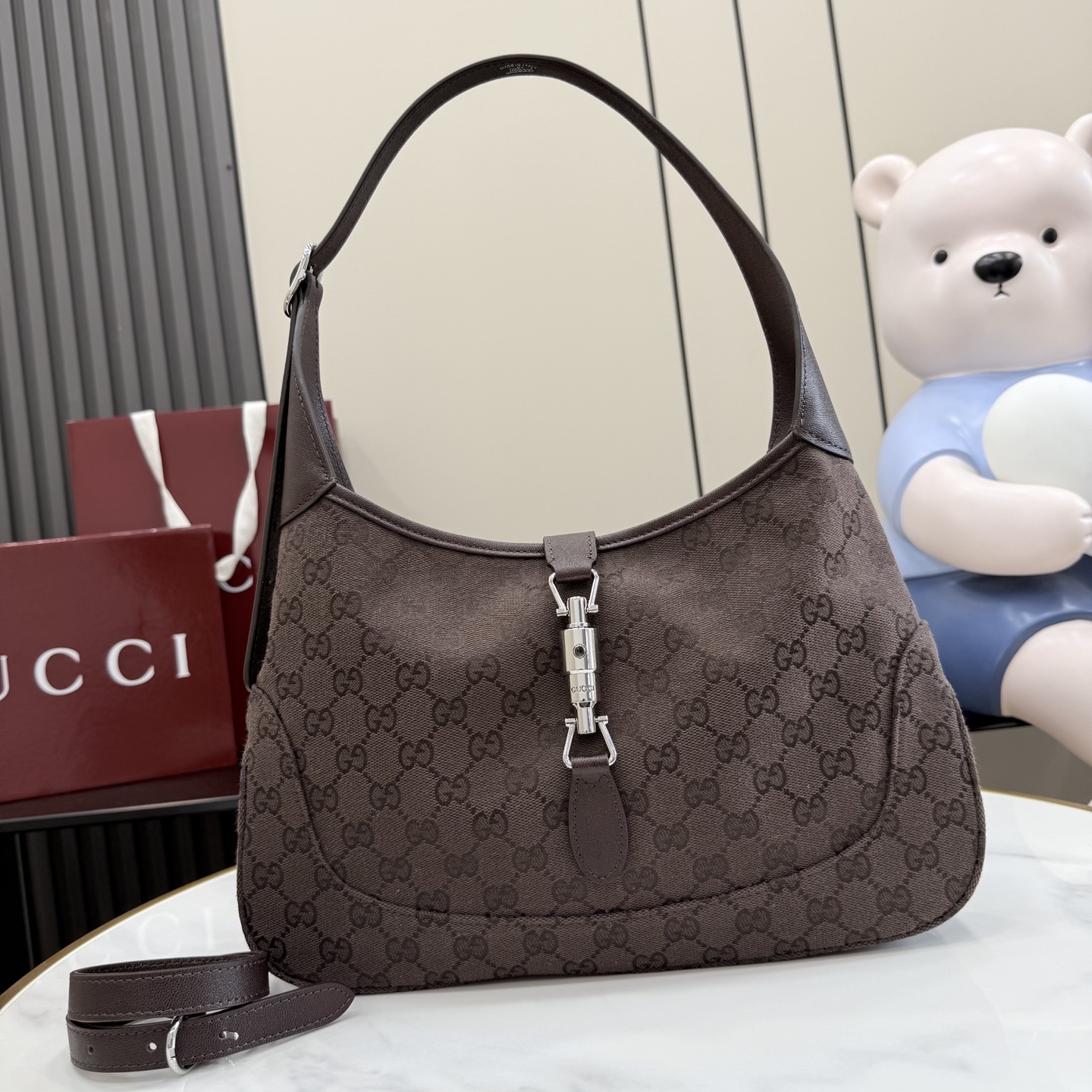 [Gucci] 구찌 26SS Jackie 재키 1961 GG 캔버스 숄더백 (다크 브라운) 가방