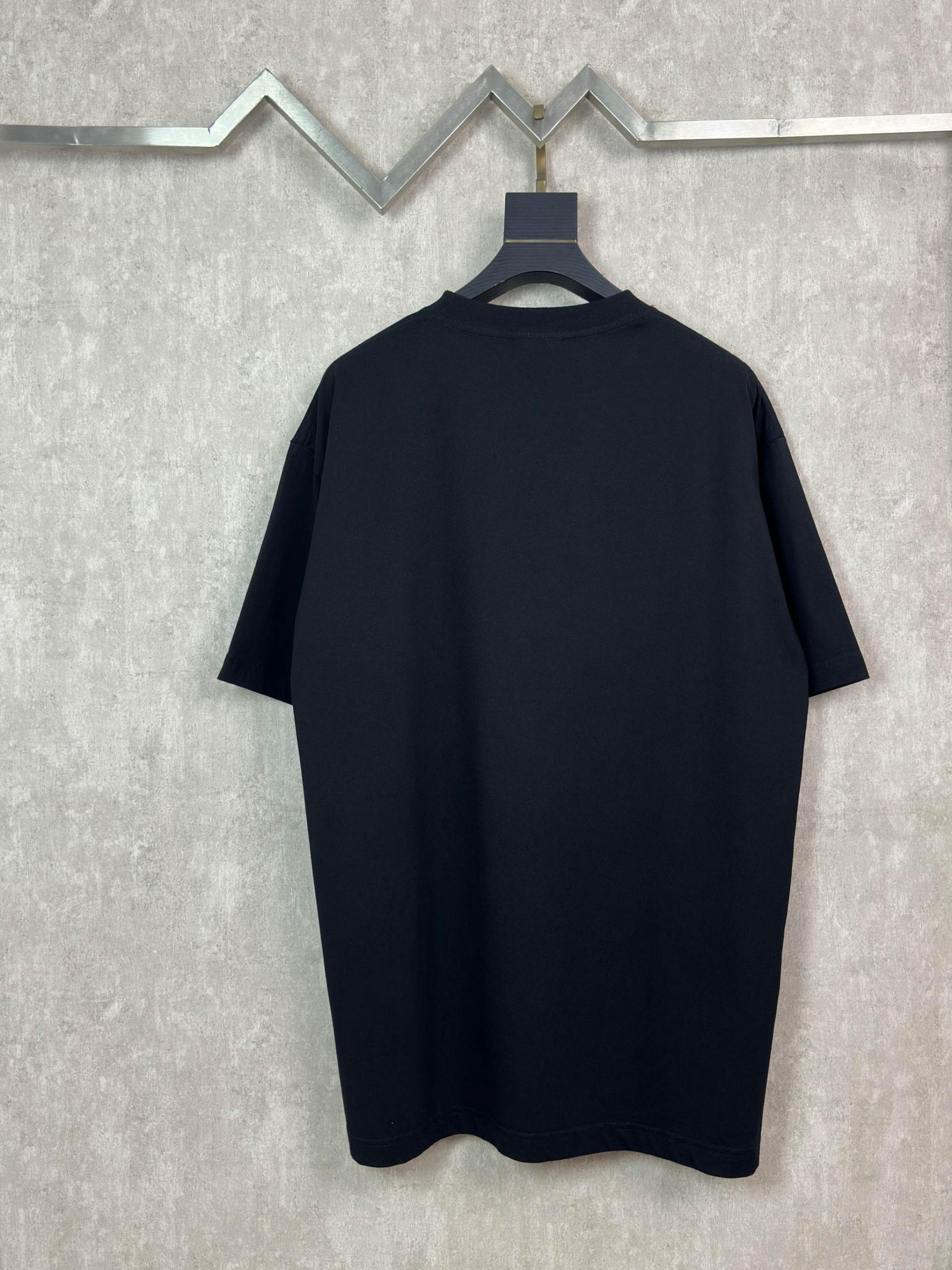 발렌시아가(BALENCIAGA) 크랙 레터링 프린트 반팔 티셔츠 의류