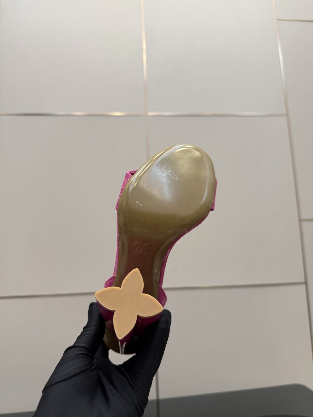 루이비통(LV) 모노그램 데님 앵클 스트랩 샌들 힐 신발