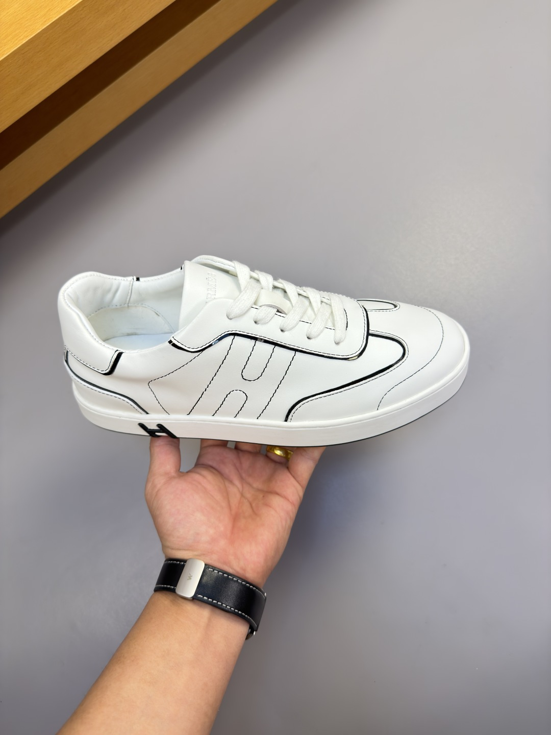 [Hermes] 에르메스 나파 스티치드 'H' 코트 스니커즈 신발