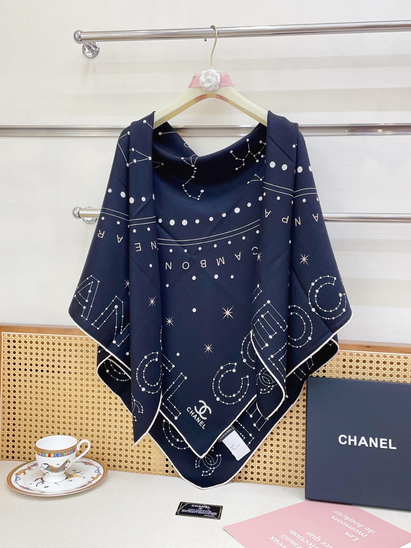 샤넬(CHANEL) 캐시미어 실크 양면 스퀘어 목도리 스카프