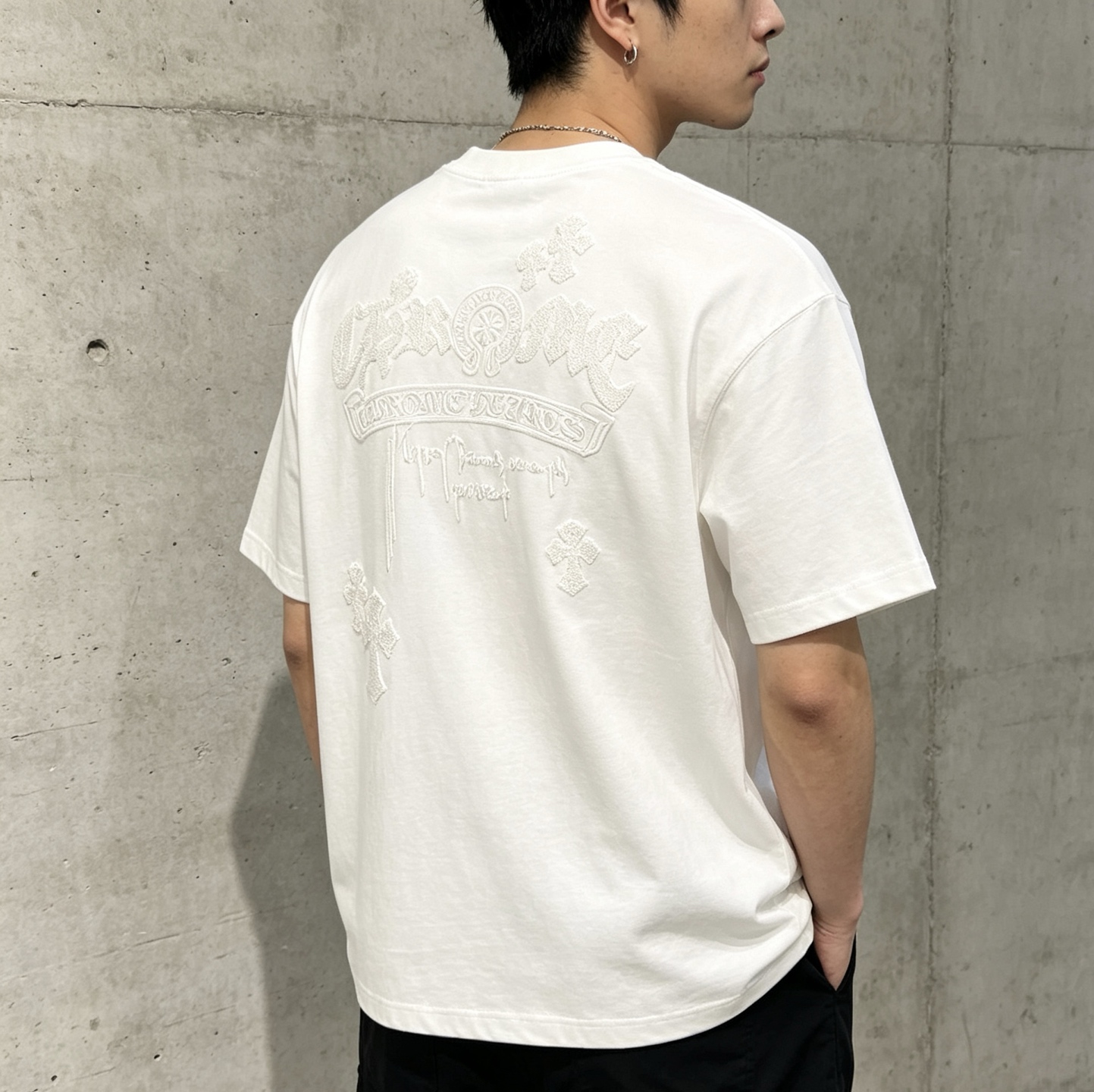 크롬하츠(CHROME HEARTS) 고딕 자수 반팔 티셔츠 의류