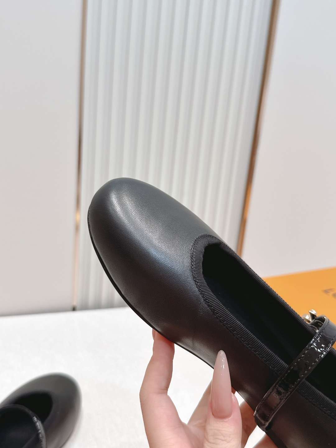 루이비통(LV) 글로시 레더 메리제인 발레리나 플랫 신발