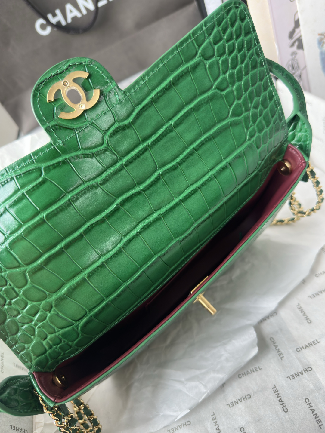 CHANEL 샤넬 26A 크로커다일 엠보스드 탑핸들 플랩백 가방 / AS6425