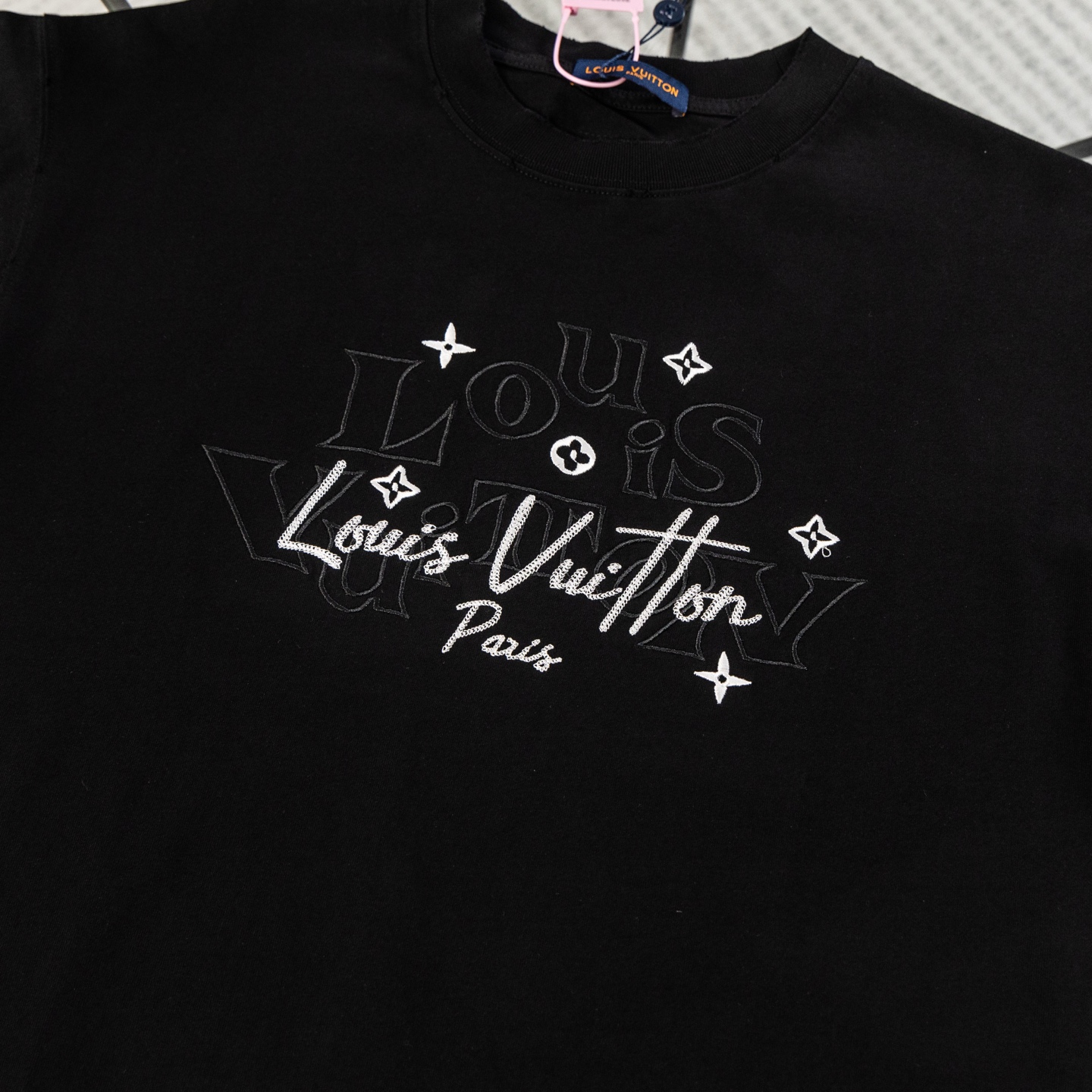 루이비통(LV) 레터링 자수 반팔 티셔츠 의류