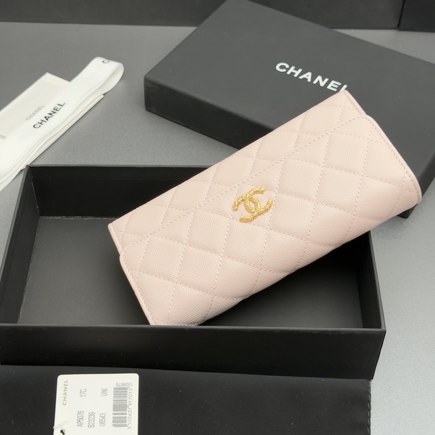 [Chanel] 샤넬 26SS 캐비어 멀티 젬스톤 플랩 장지갑