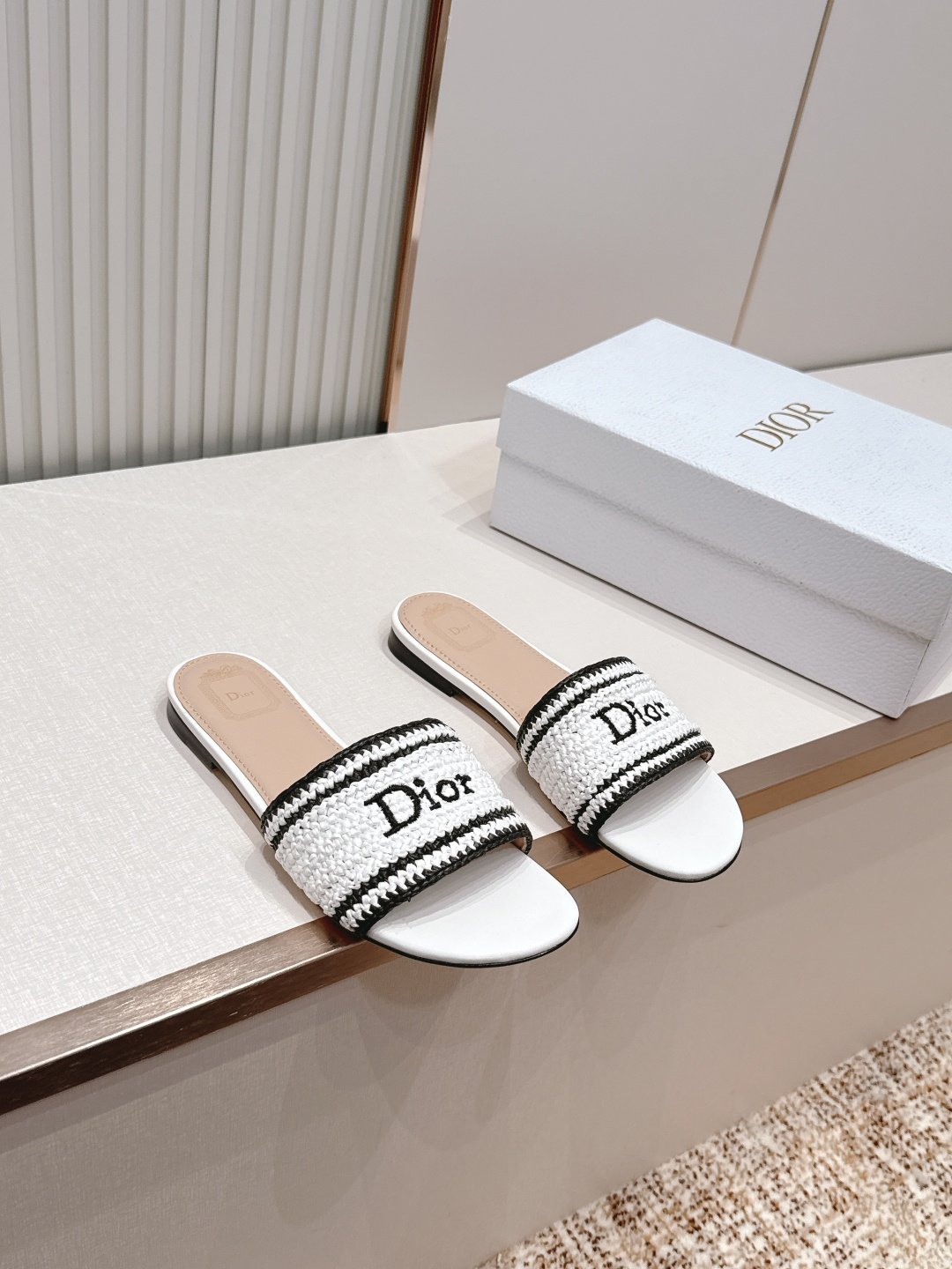 디올(DIOR) 라피아 위빙 슬라이드 샌들 신발