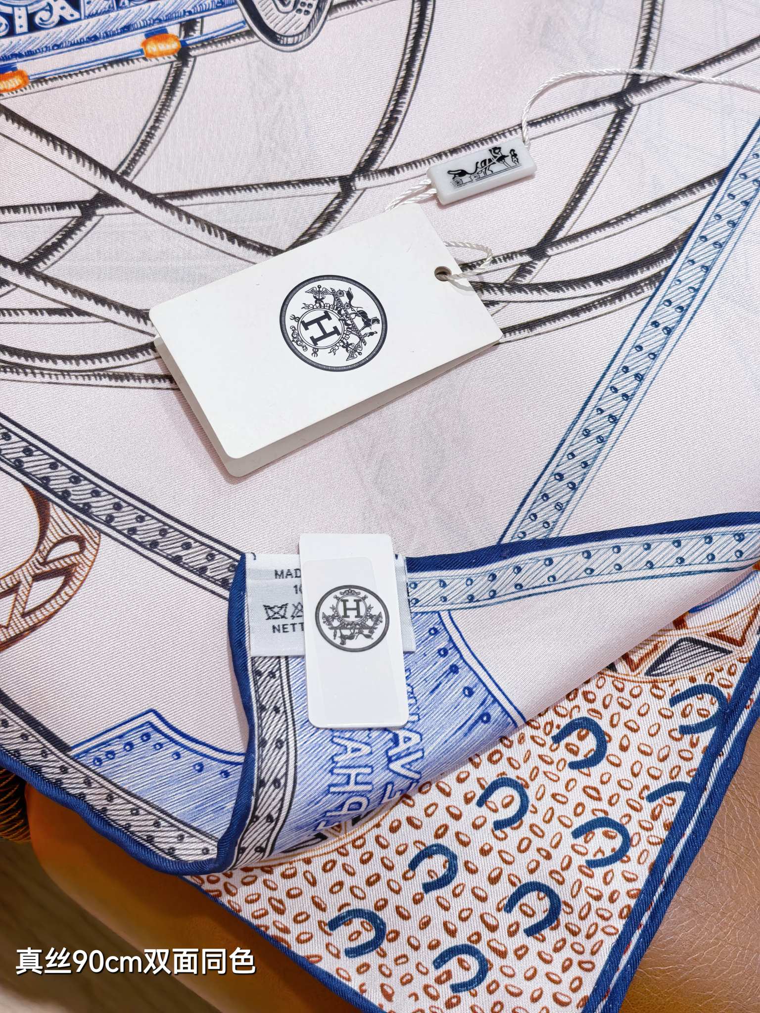 에르메스(HERMES) 헤파이스토스의 말 트윌 실크 목도리 스카프