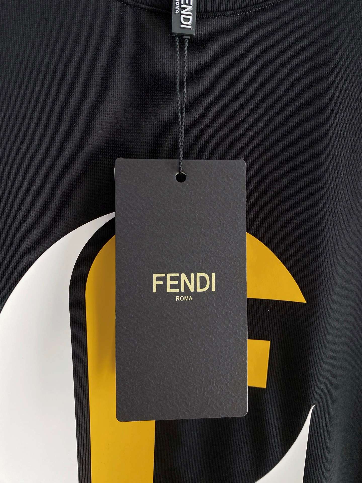 펜디(FENDI) 그래픽 프린트 반팔 티셔츠 상의 의류