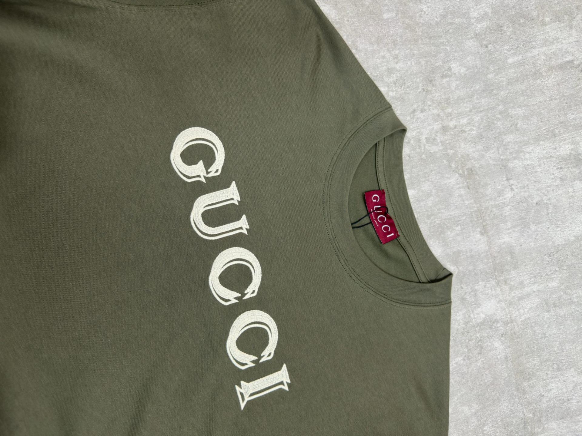 구찌(GUCCI) 클래식 레터링 자수 반팔 티셔츠 의류