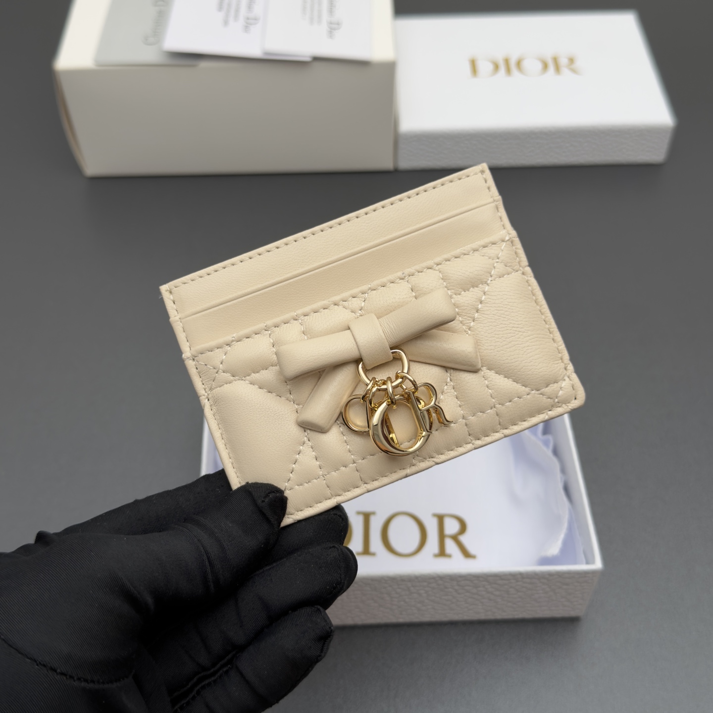 [Dior] 디올 Lady Freesia 레이디 프리지아 까나쥬 램스킨 카드 홀더 지갑