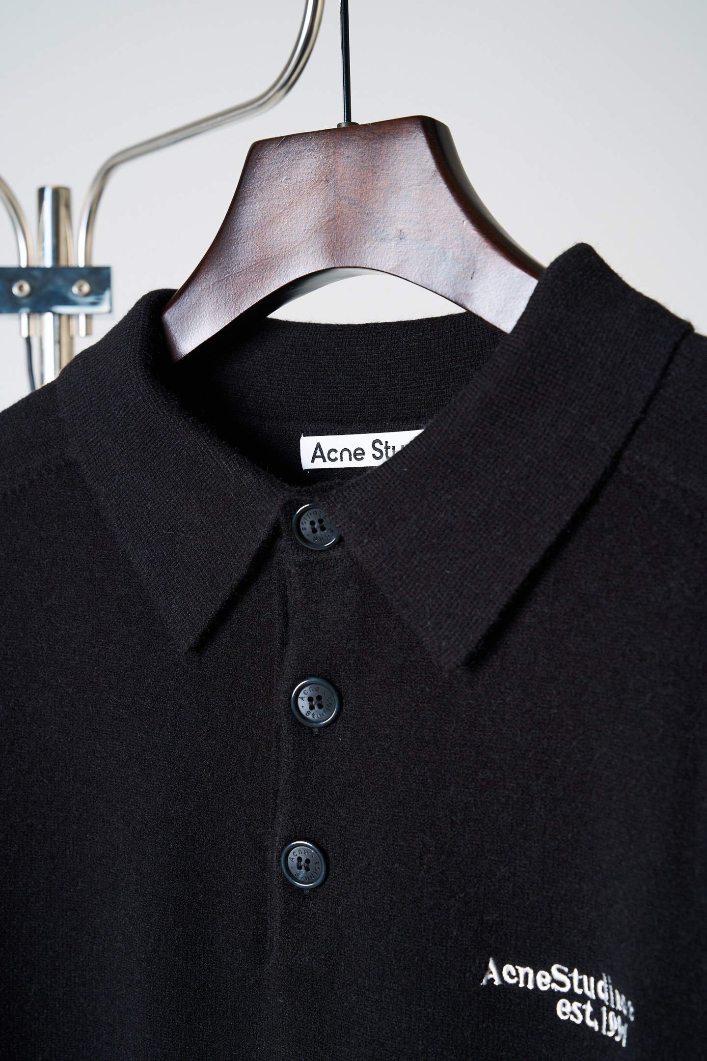 아크네(Acne studios) 로고 자수 울 폴로 니트 상의 의류
