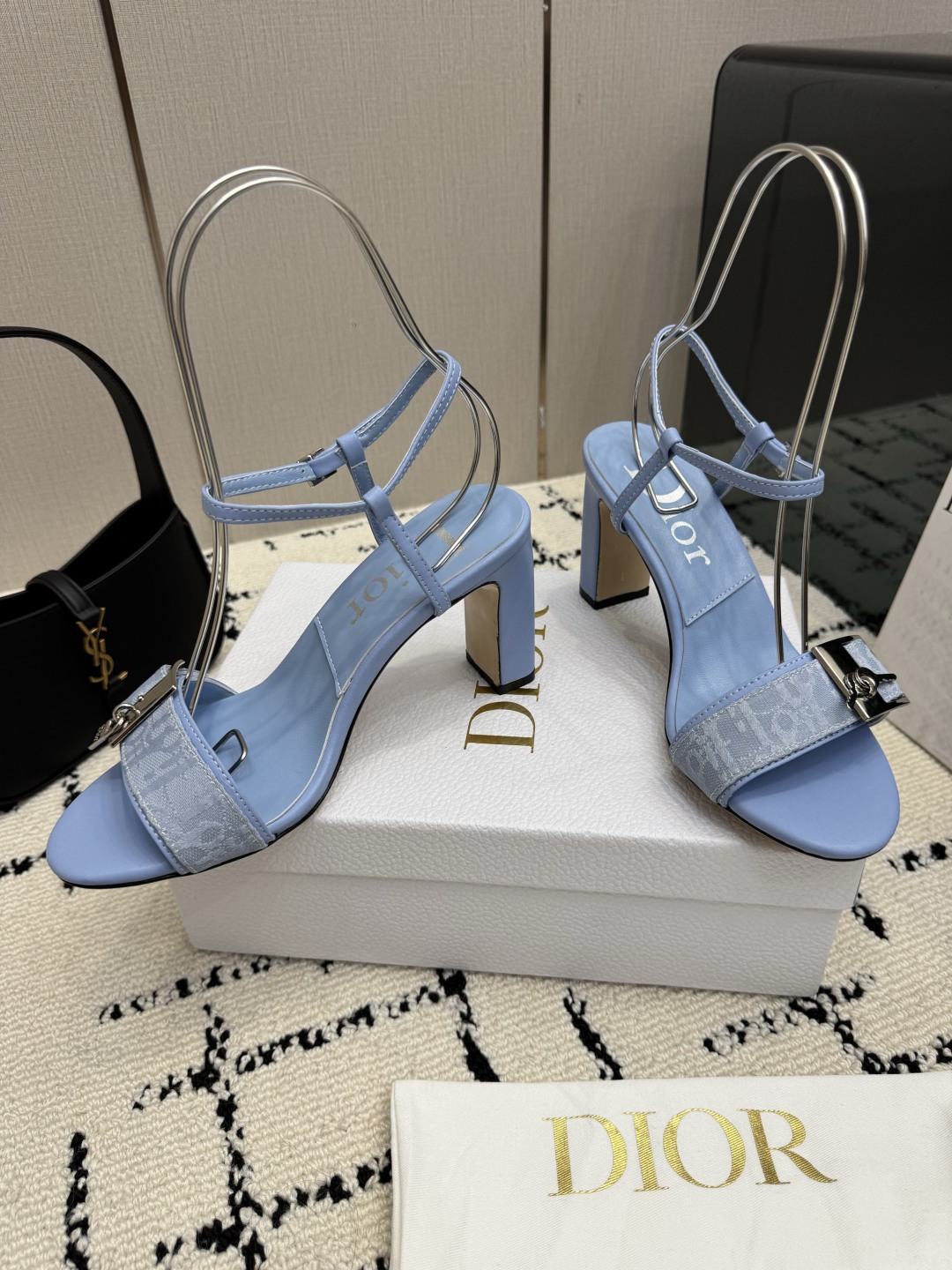 디올(DIOR) 로고 버클 데님 레더 샌들 신발