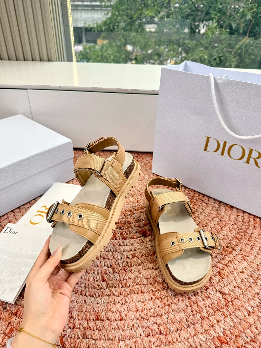 디올(DIOR) CD 버클 샌들 신발