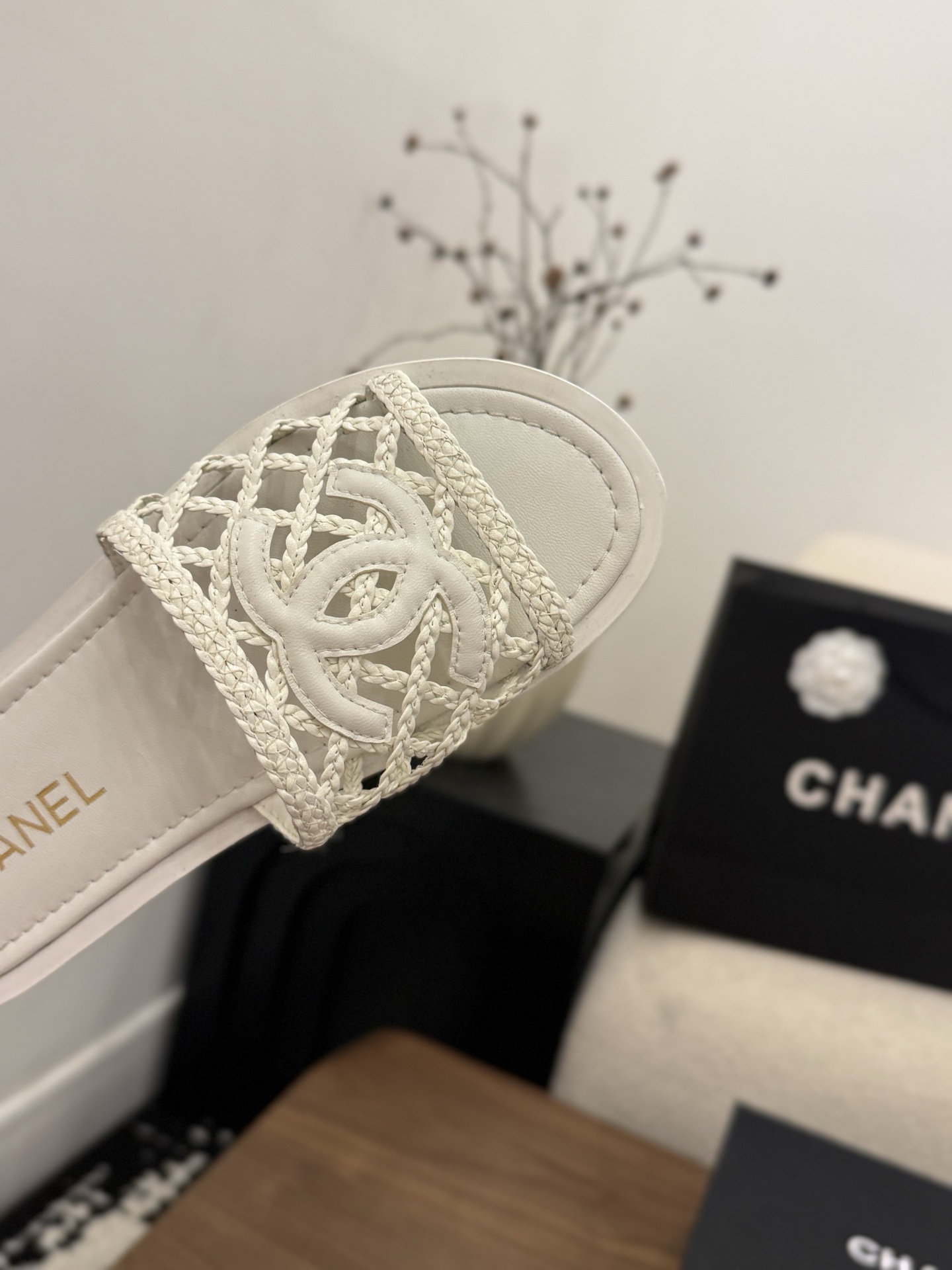 샤넬(CHANEL) 라운드토 플랫 우븐 슬리퍼 신발