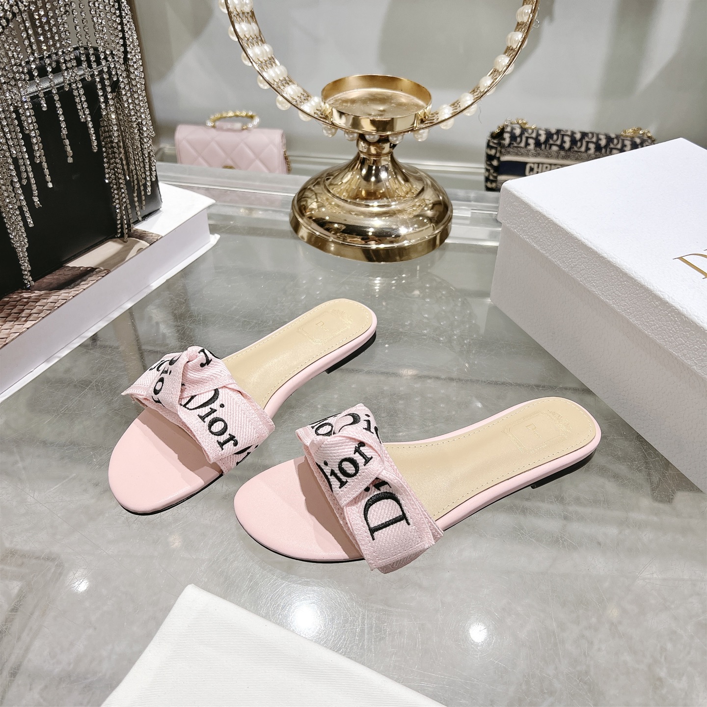 디올(DIOR) 리본 슬라이드 슬리퍼 신발
