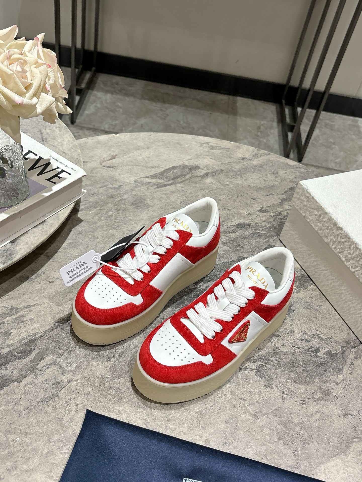 프라다(PRADA) 삼각 로고 플랫폼 스니커즈 신발